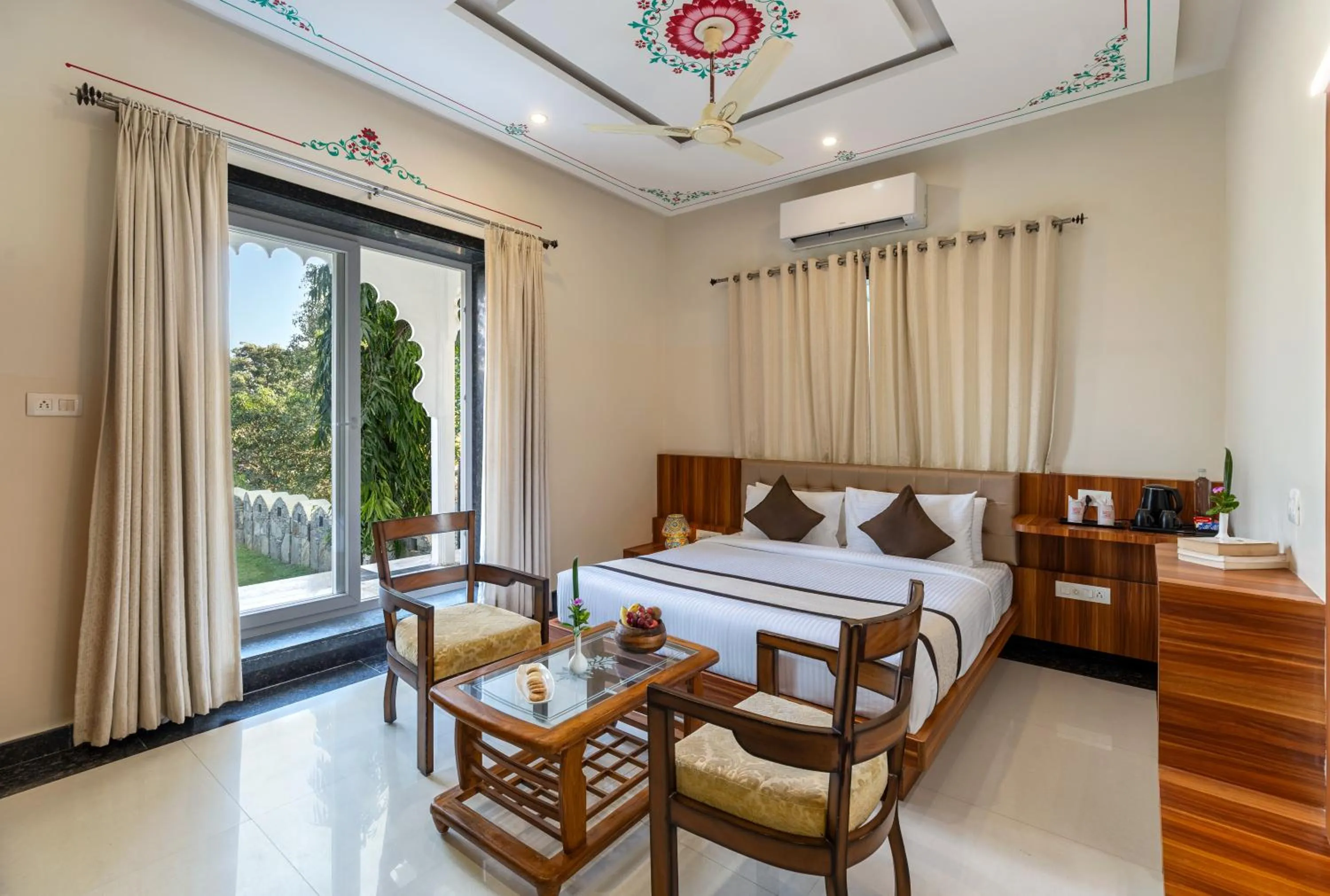 Bed in The Everest Hill Resort & Spa-Kumbhalgarh