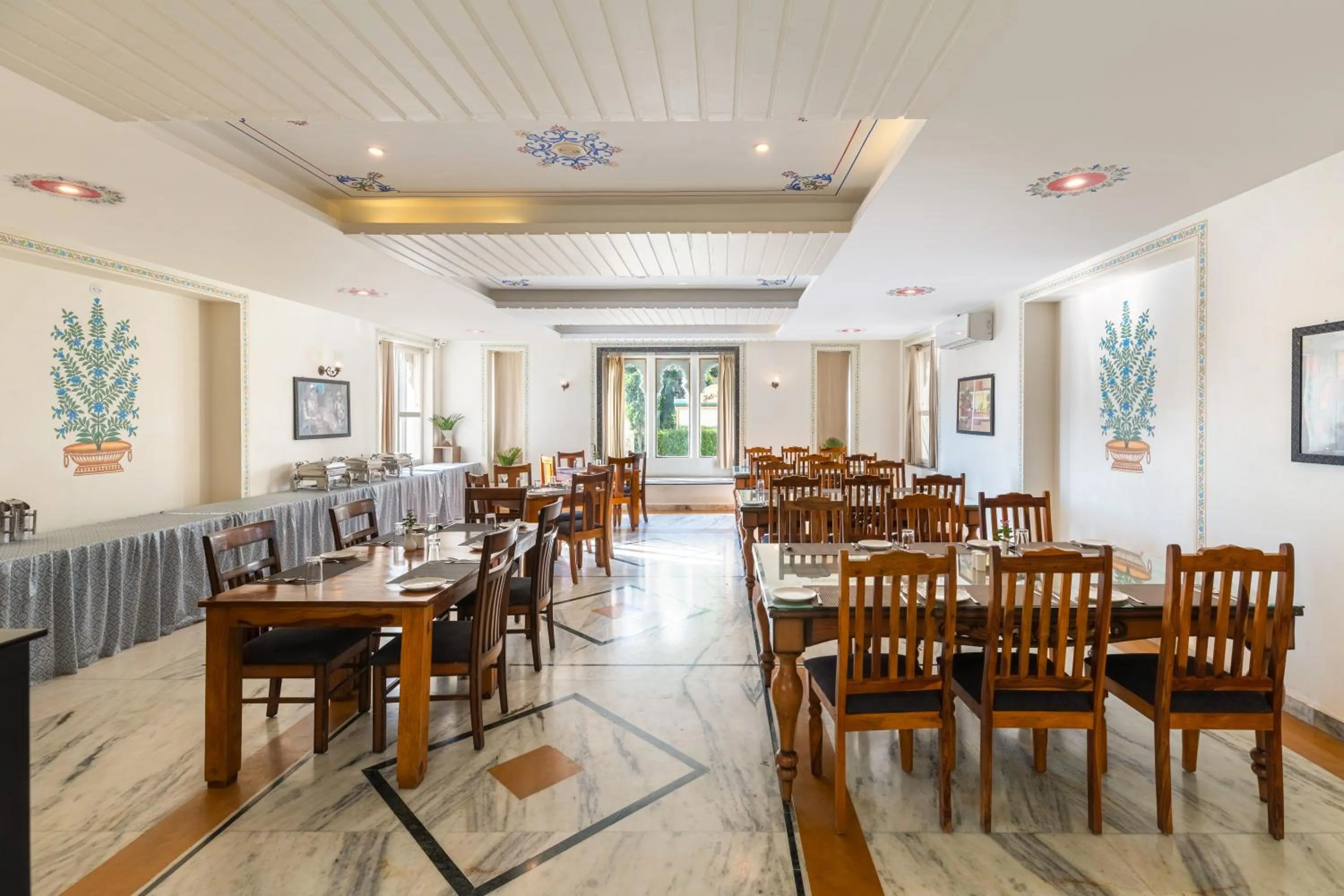 Restaurant/places to eat in The Everest Hill Resort & Spa-Kumbhalgarh