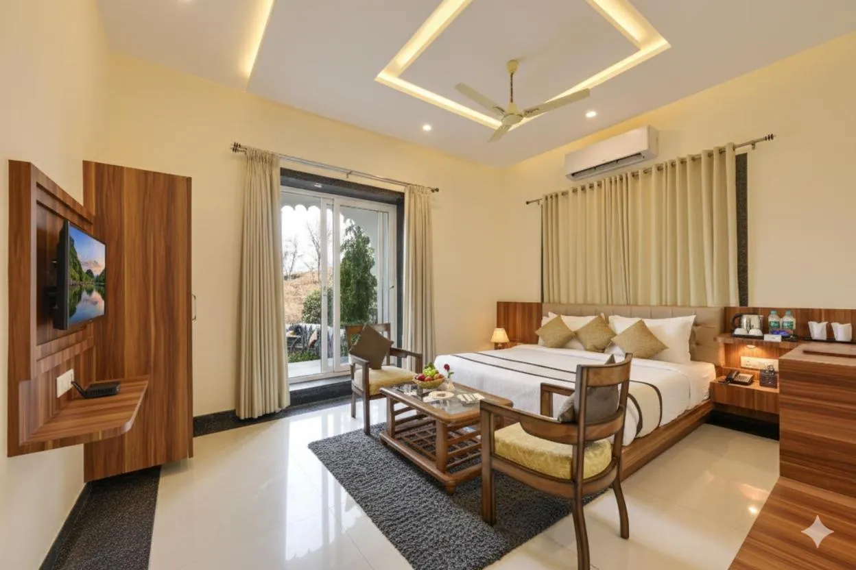 Bed in The Everest Hill Resort & Spa-Kumbhalgarh