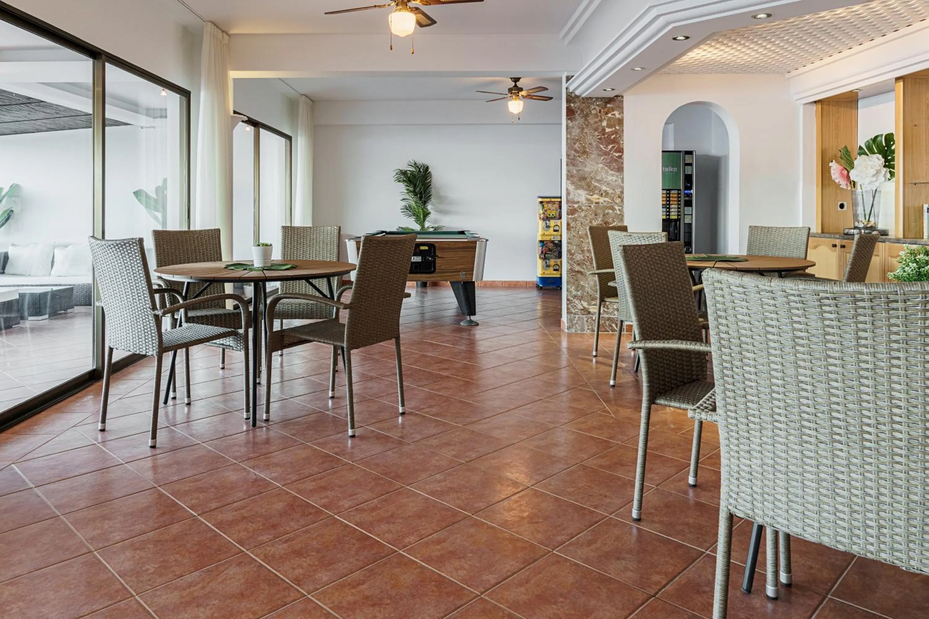 Lounge or bar in Apartamentos Mirador