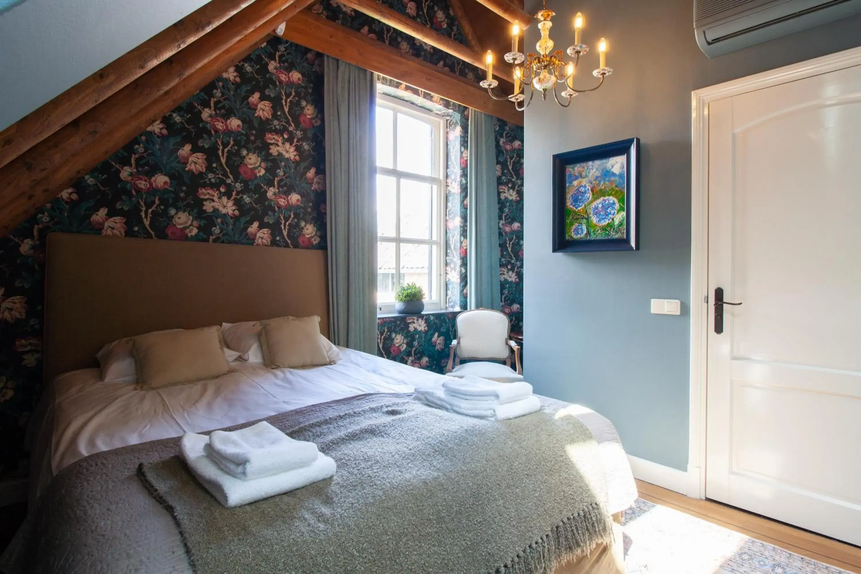 Double Room with Private Bathroom in Villa Veertien Double Room with Private Bathroom in Villa Veertien