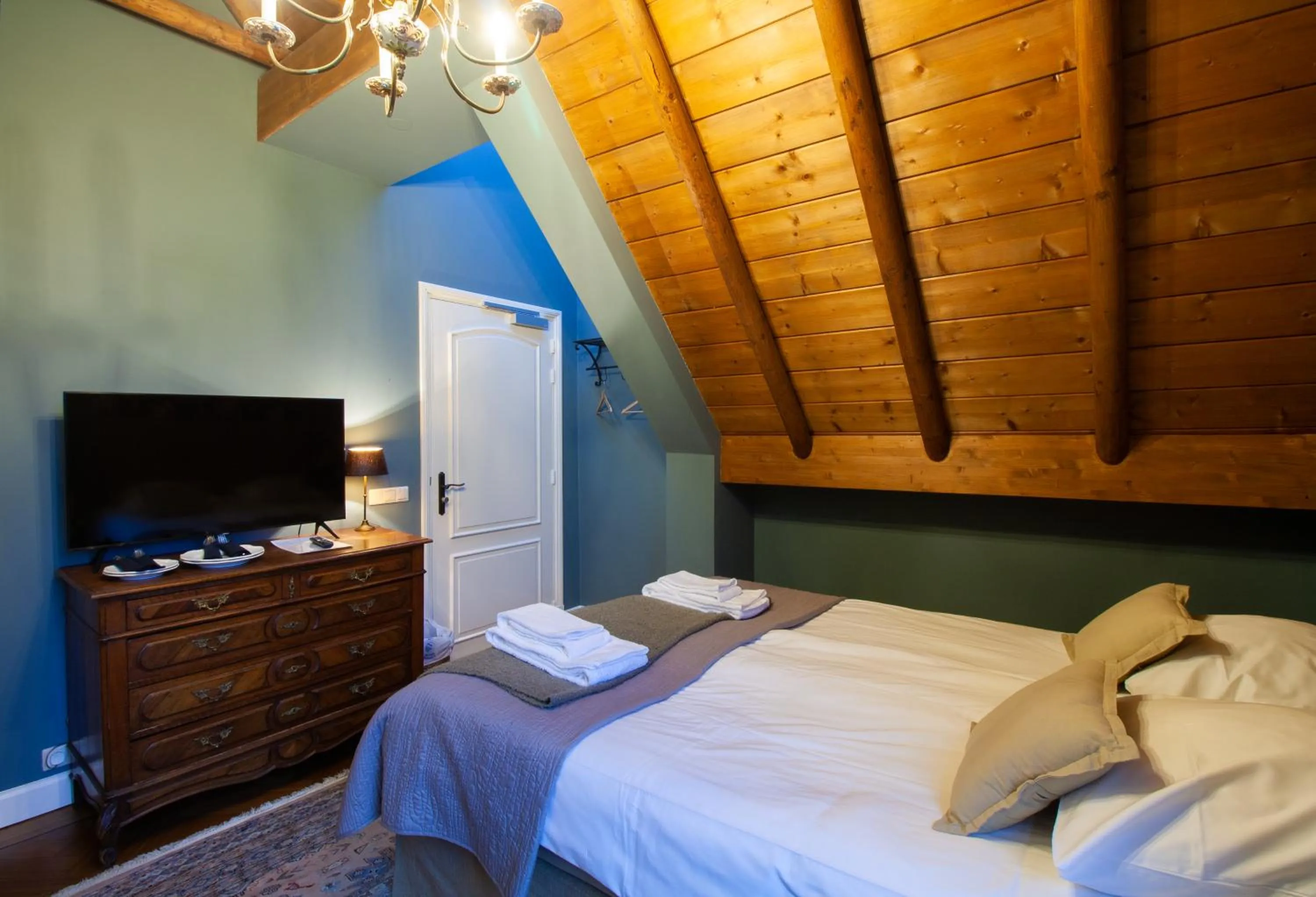 Bedroom, Bed in Villa Veertien