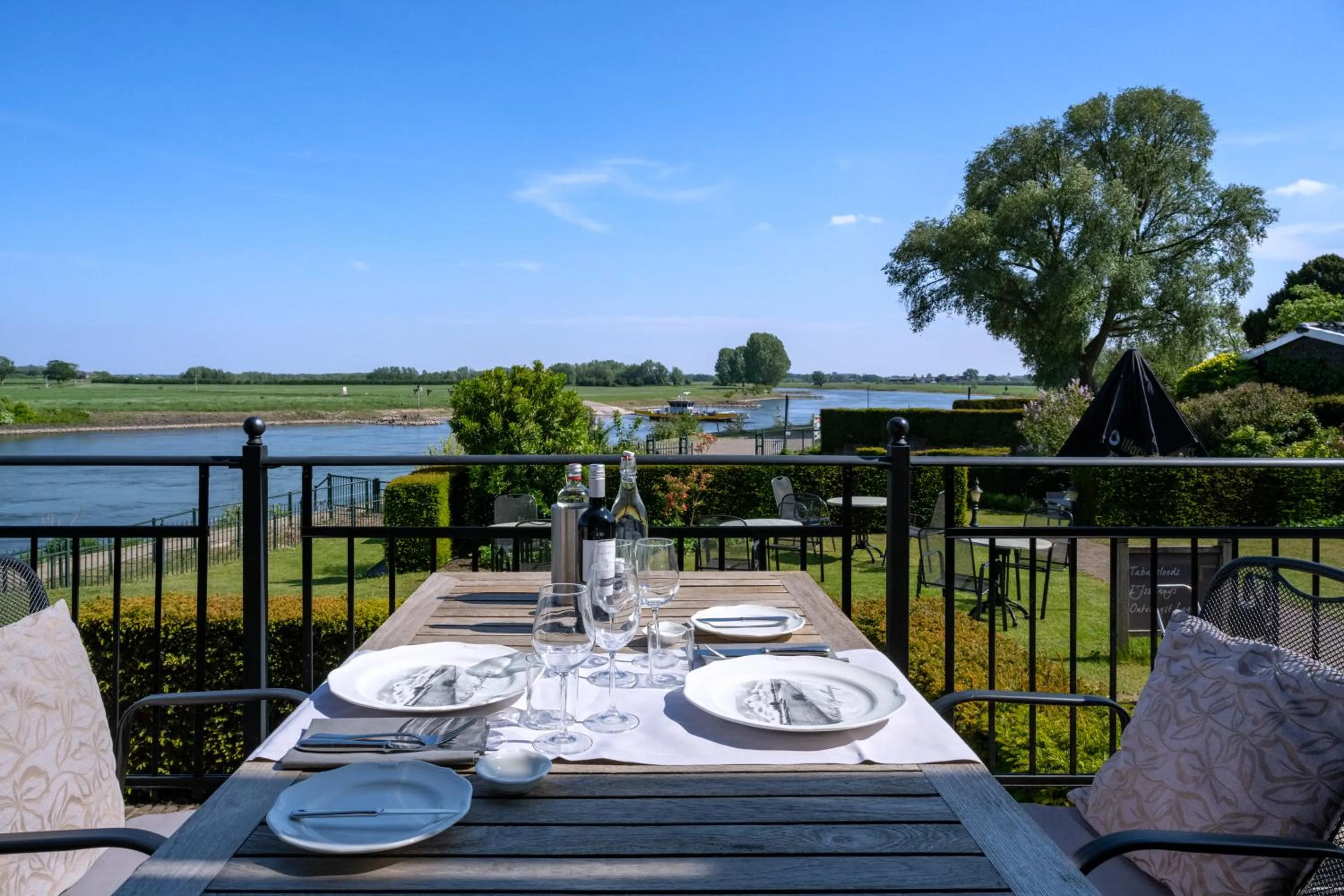 Restaurant/places to eat in Villa Veertien