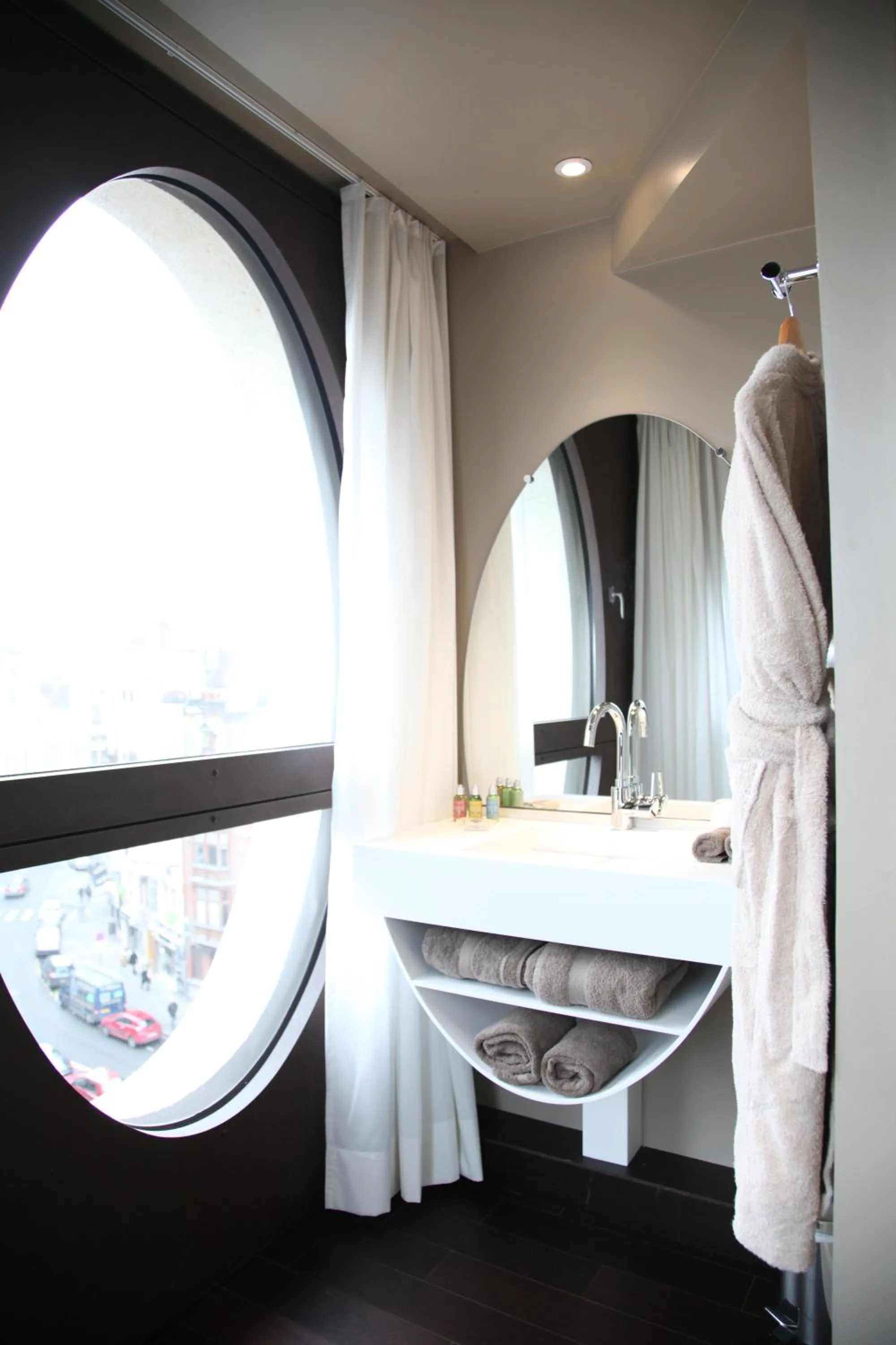 Bathroom, Bed in Best Western Premier Why Hotel