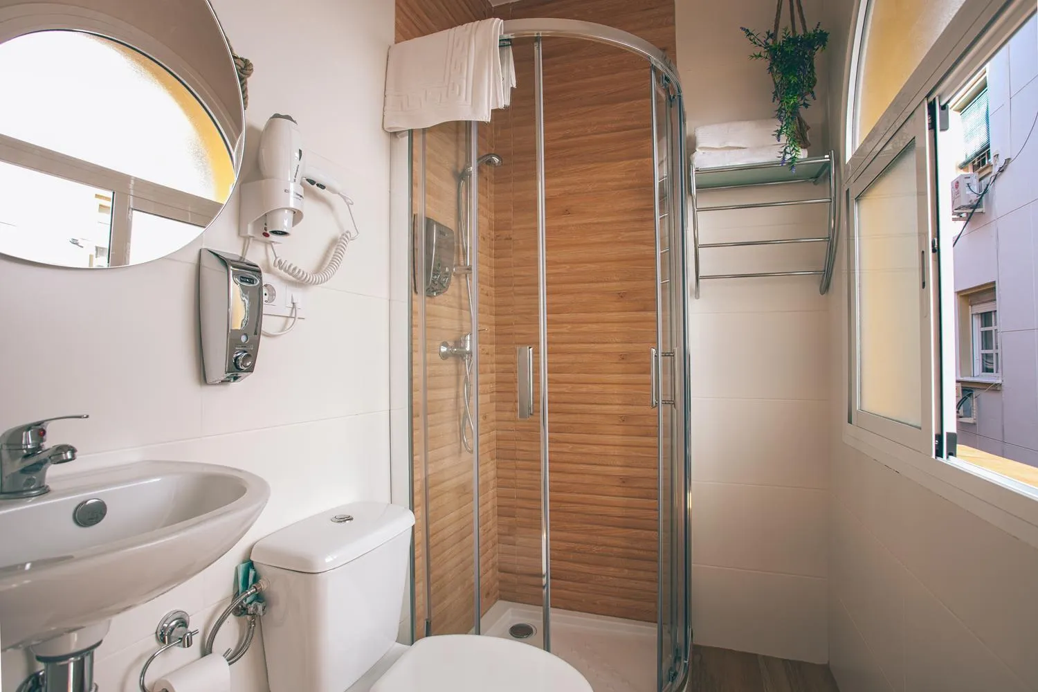 Bathroom in Alcázar de María