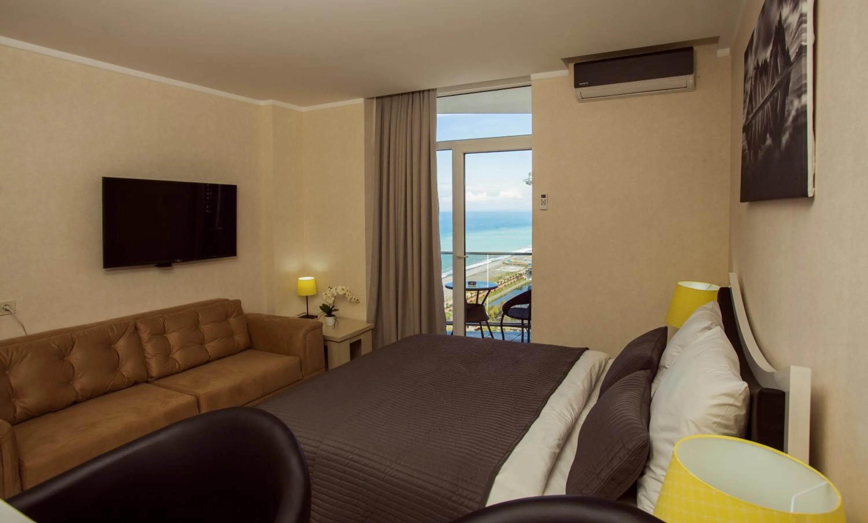 TV and multimedia in Aparthotel Holiday Lux Batumi