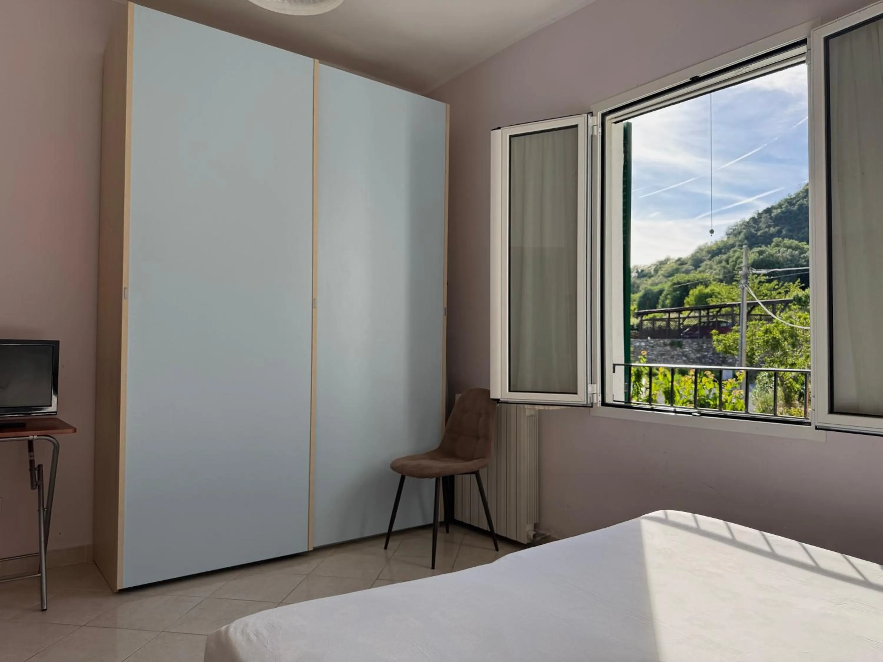 Mountain view, Bed in Ligo