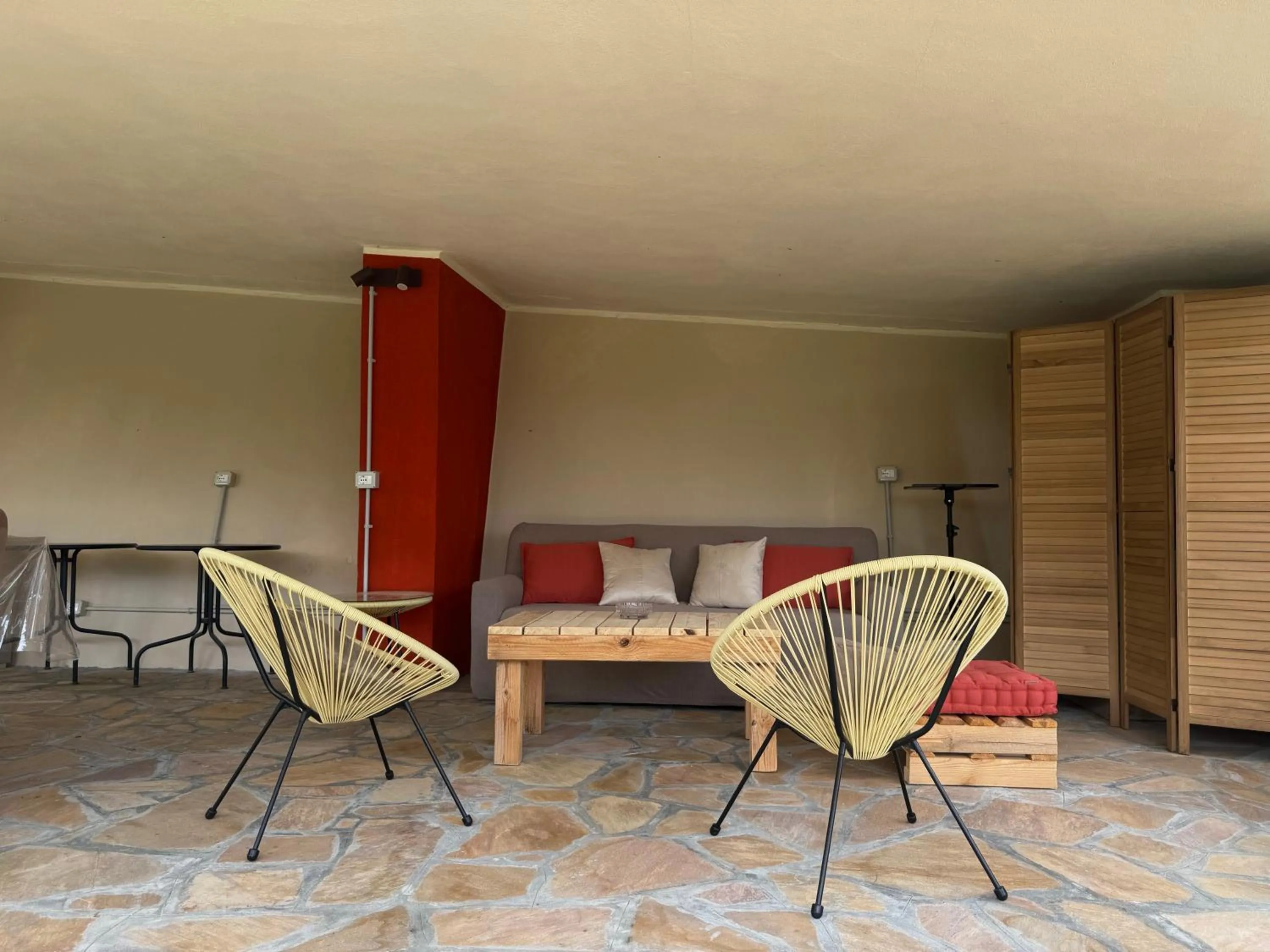 Communal lounge/ TV room in Ligo