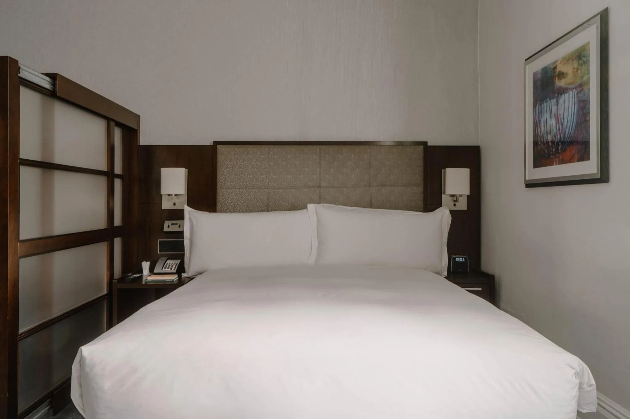 Photo of the whole room, Bed in Club Quarters Hotel Trafalgar Square, London