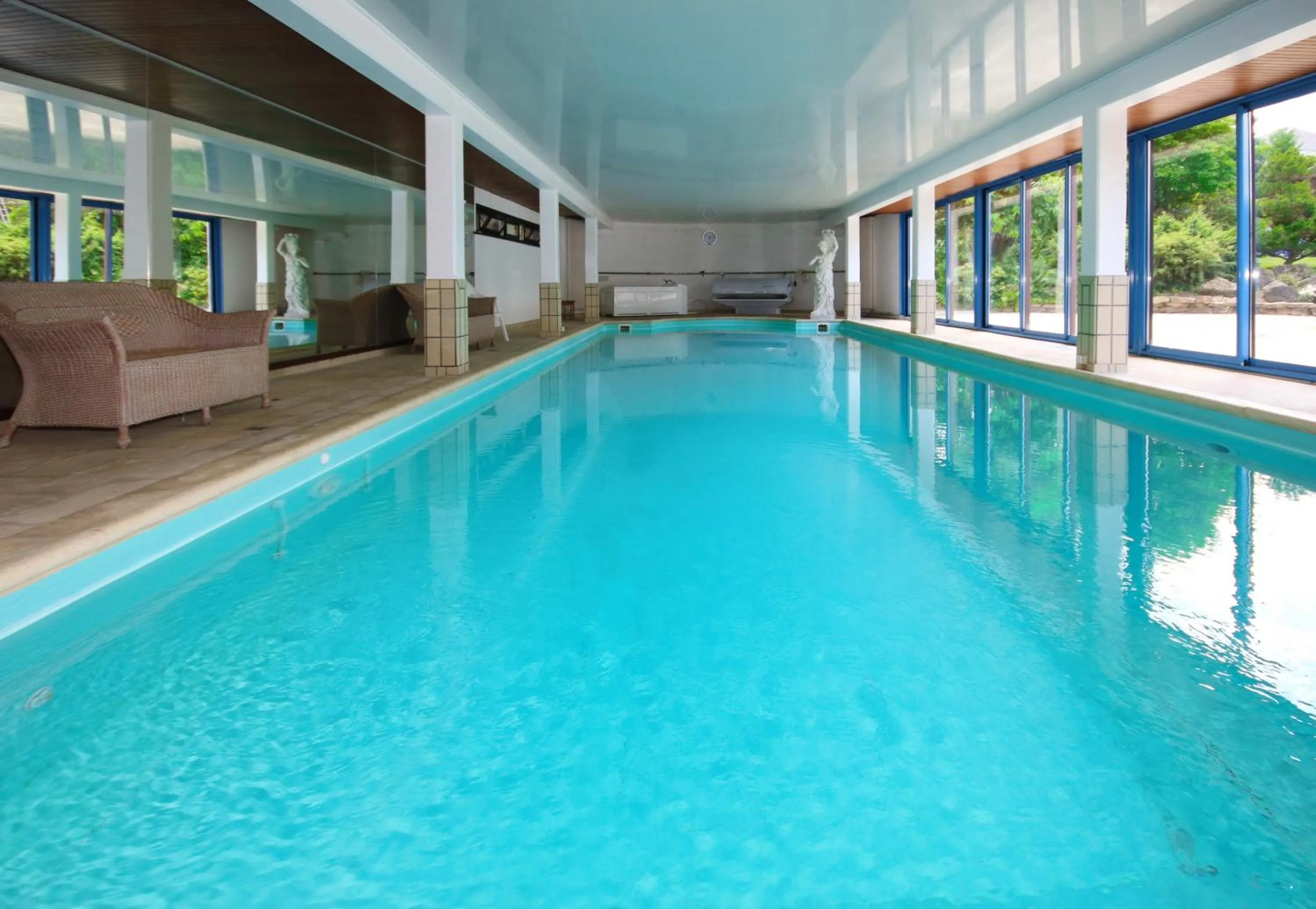 Swimming pool in Le Manoir de la mantille