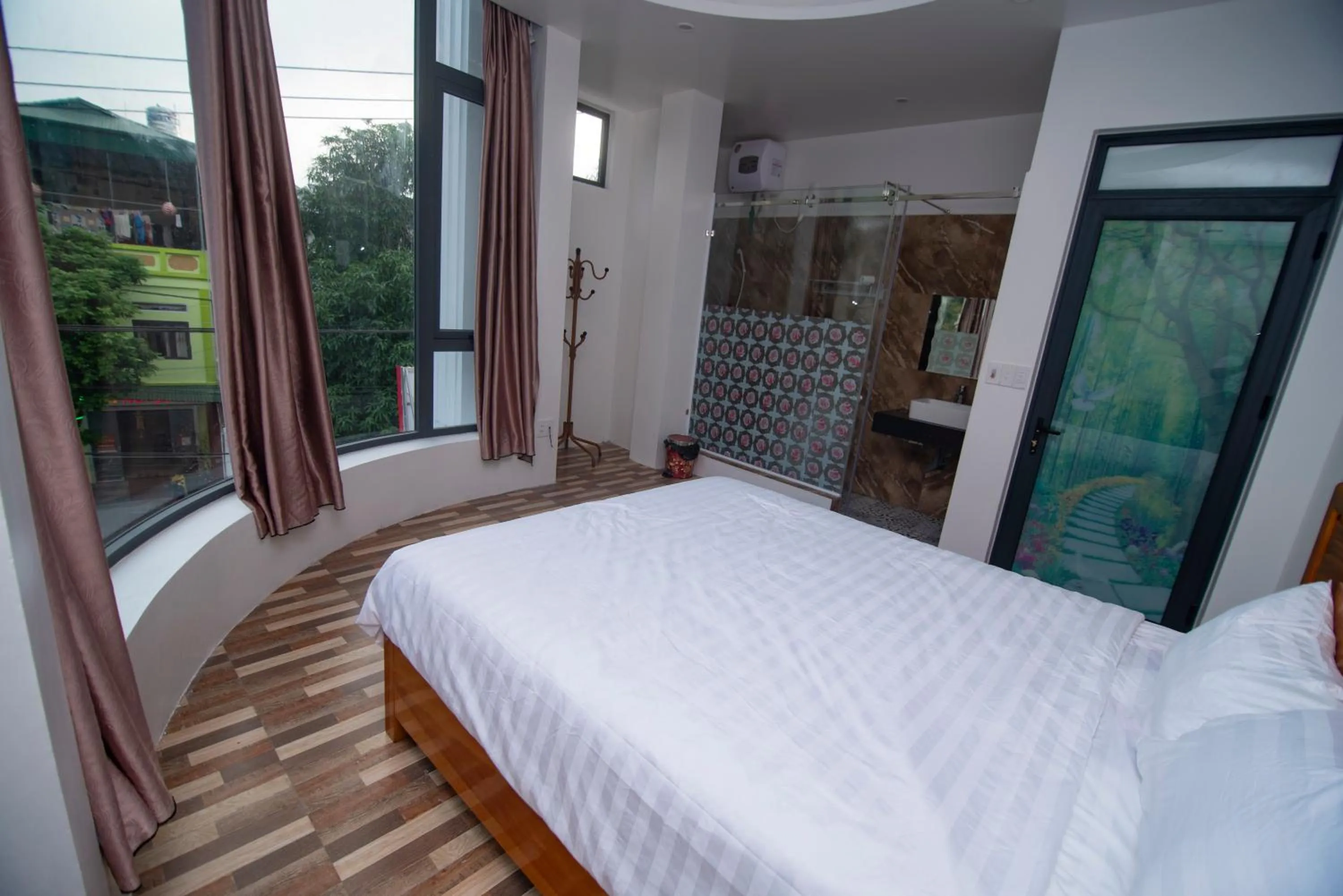 Bed in Long Hotel and motobike rental