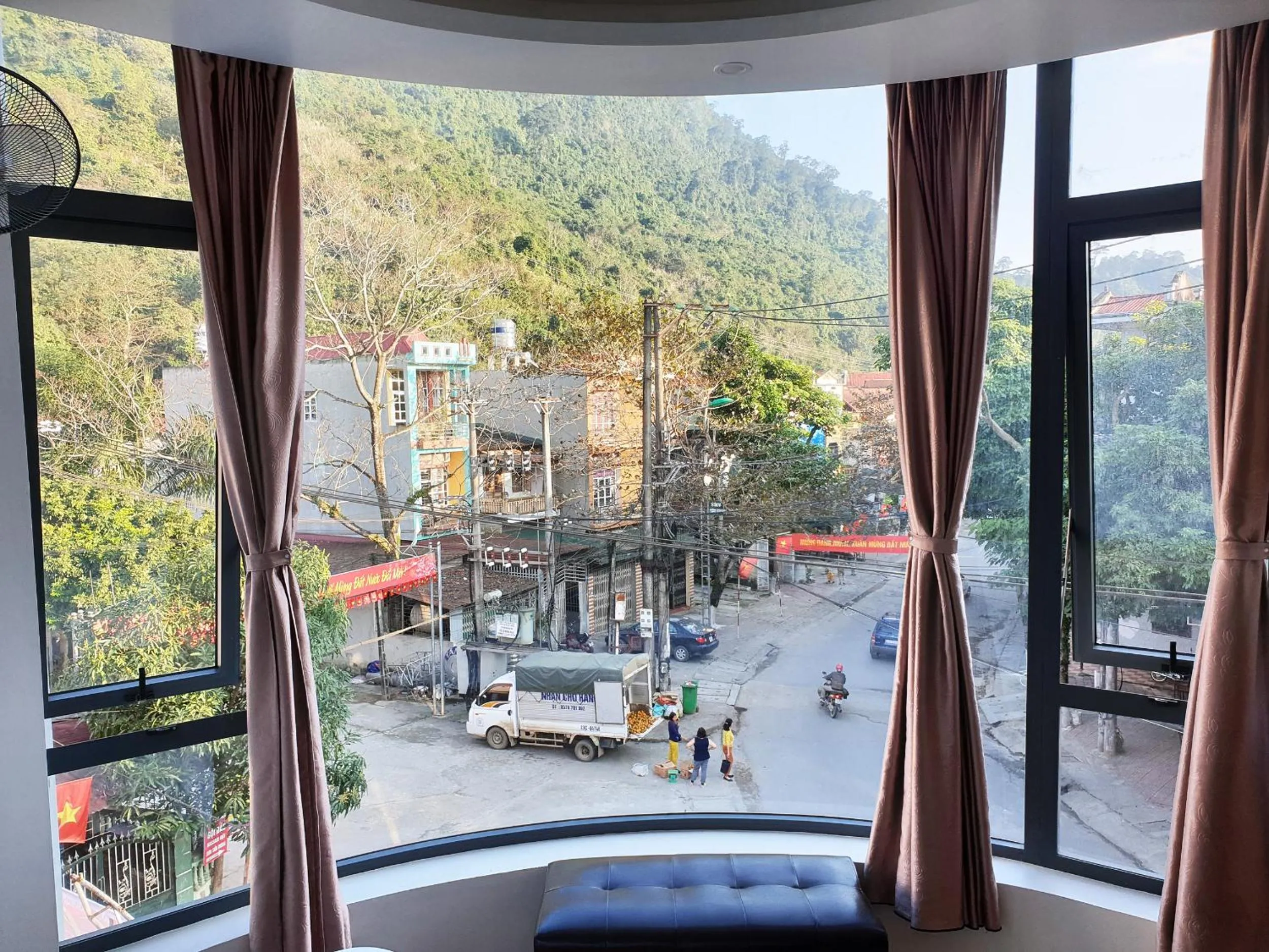 Long Hotel and motobike rental