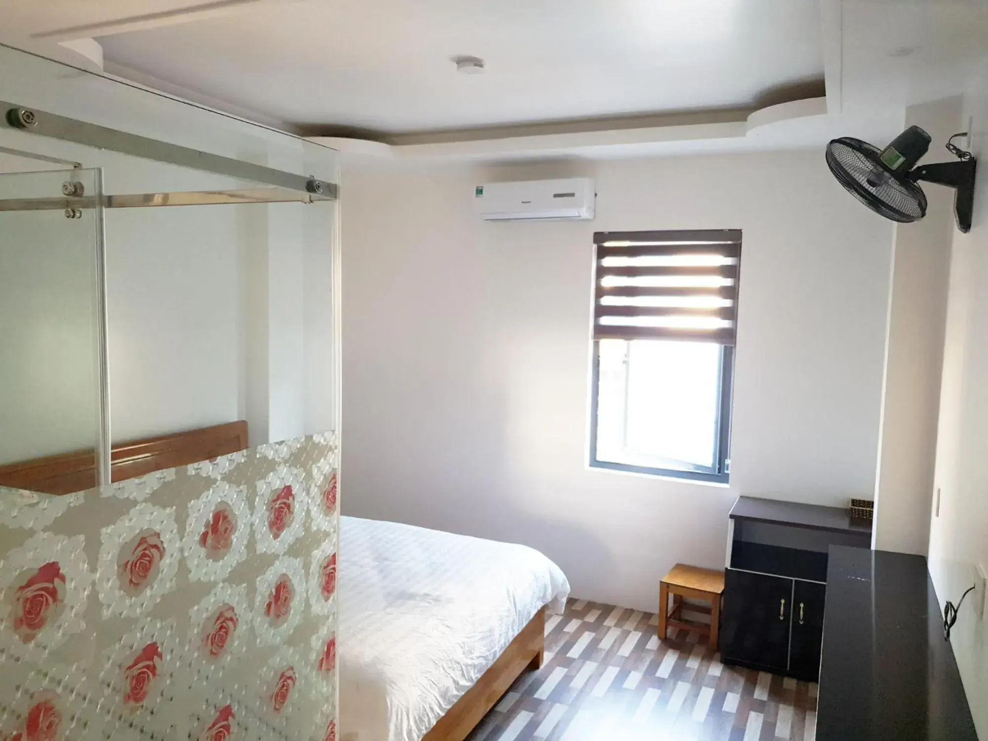 Standard Queen Room in Long Hotel and motobike rental Standard Queen Room in Long Hotel and motobike rental