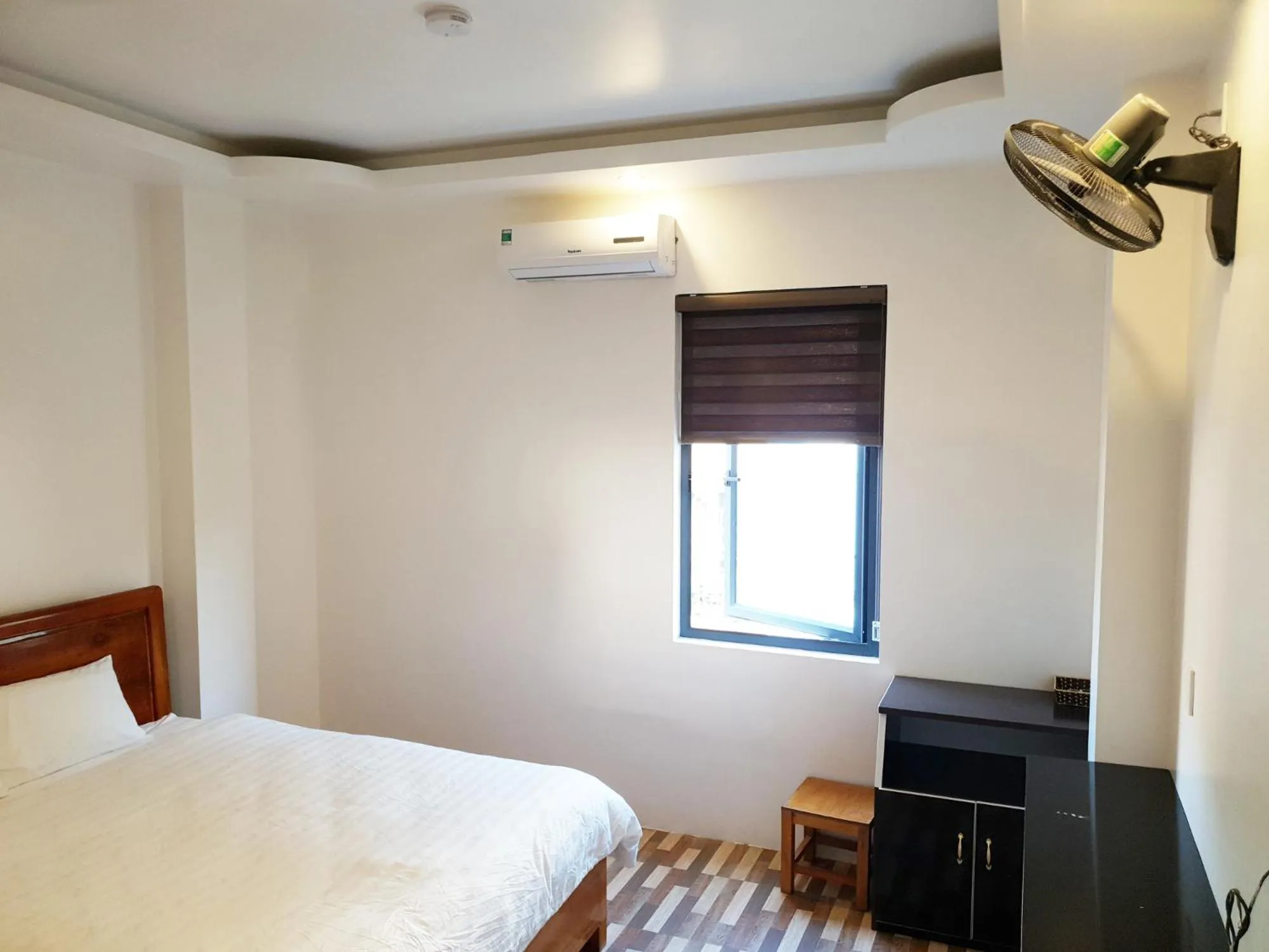 Bed in Long Hotel and motobike rental