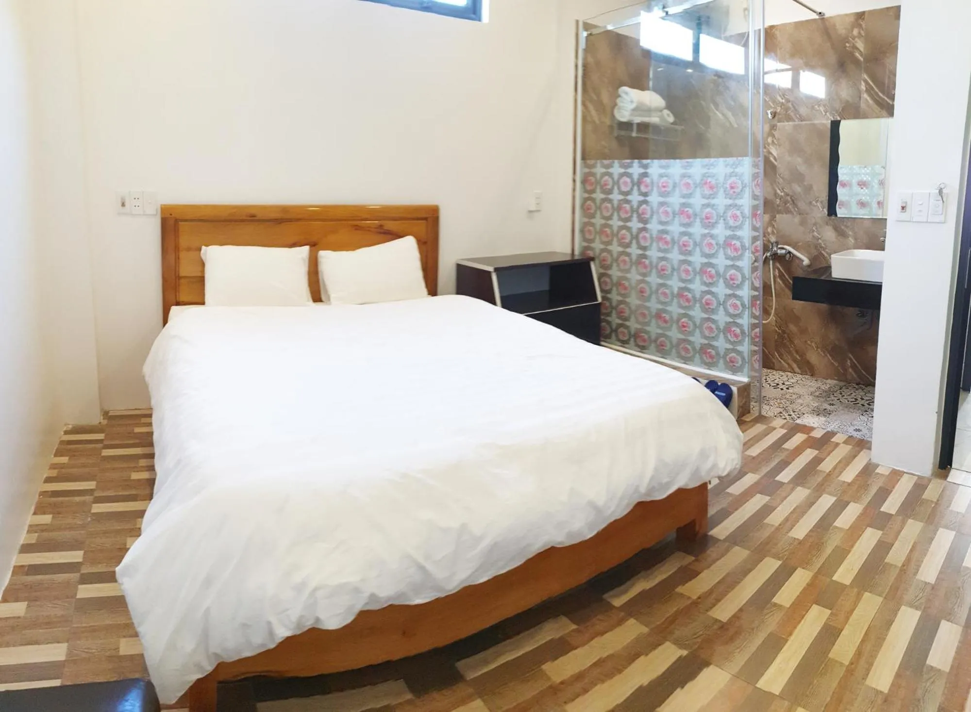 Bed in Long Hotel and motobike rental