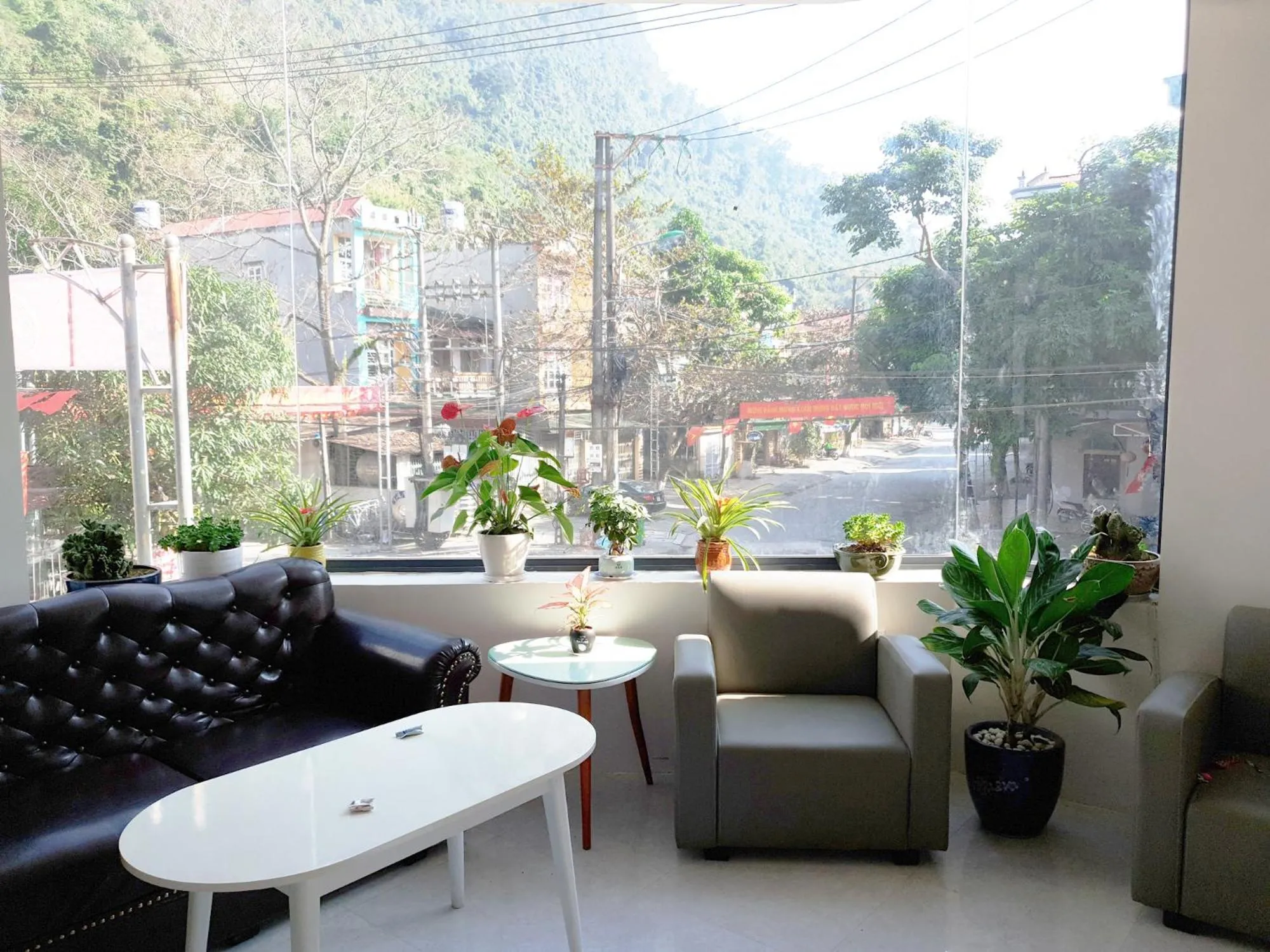 Long Hotel and motobike rental