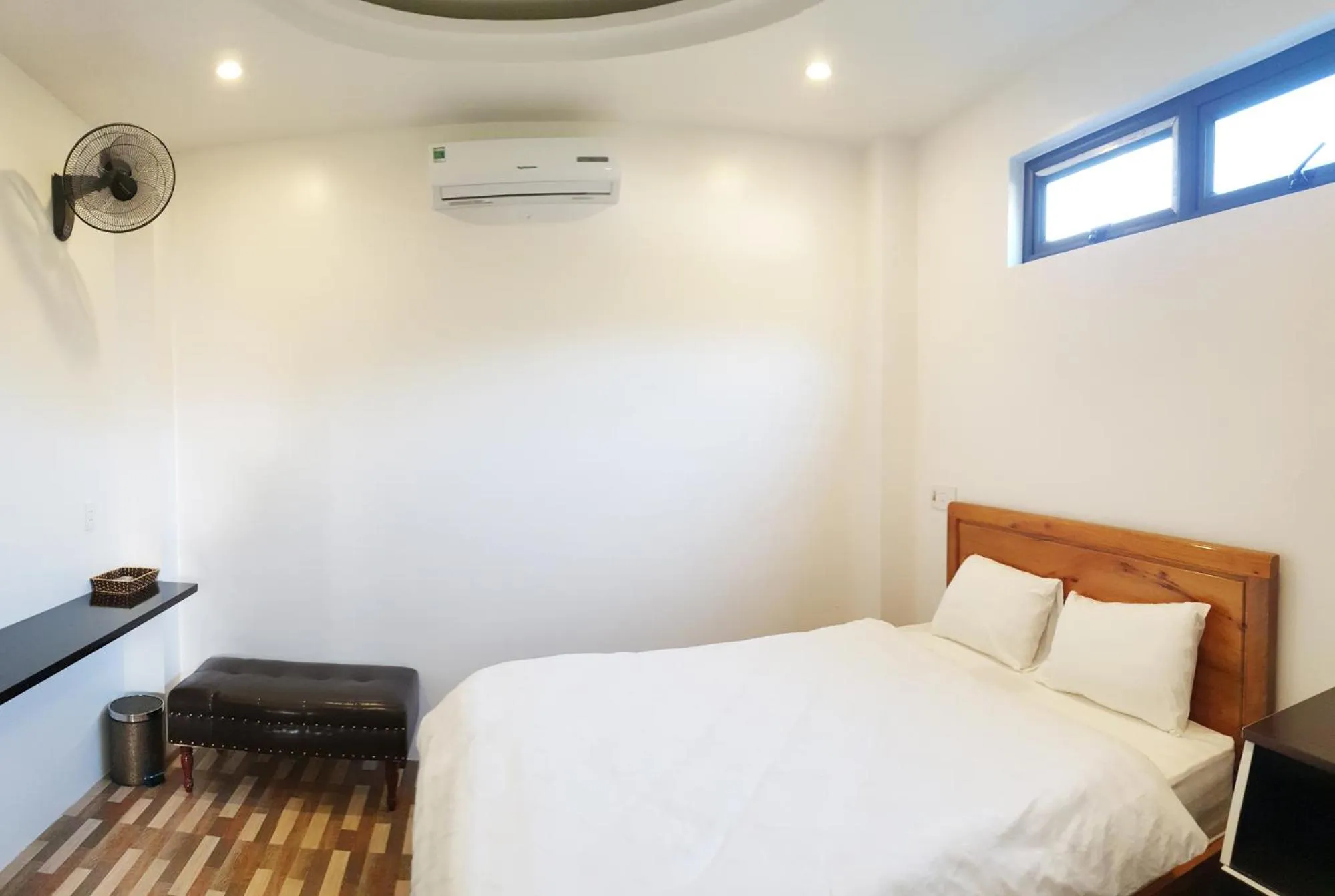 Bed in Long Hotel and motobike rental