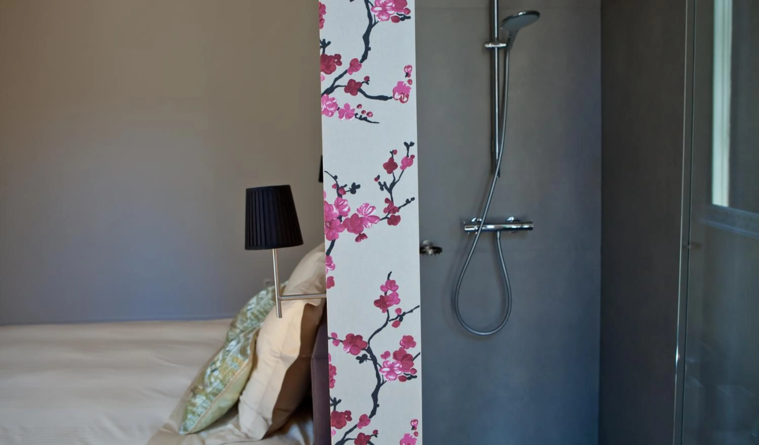 Bathroom, Bed in B&B Huis Willaeys