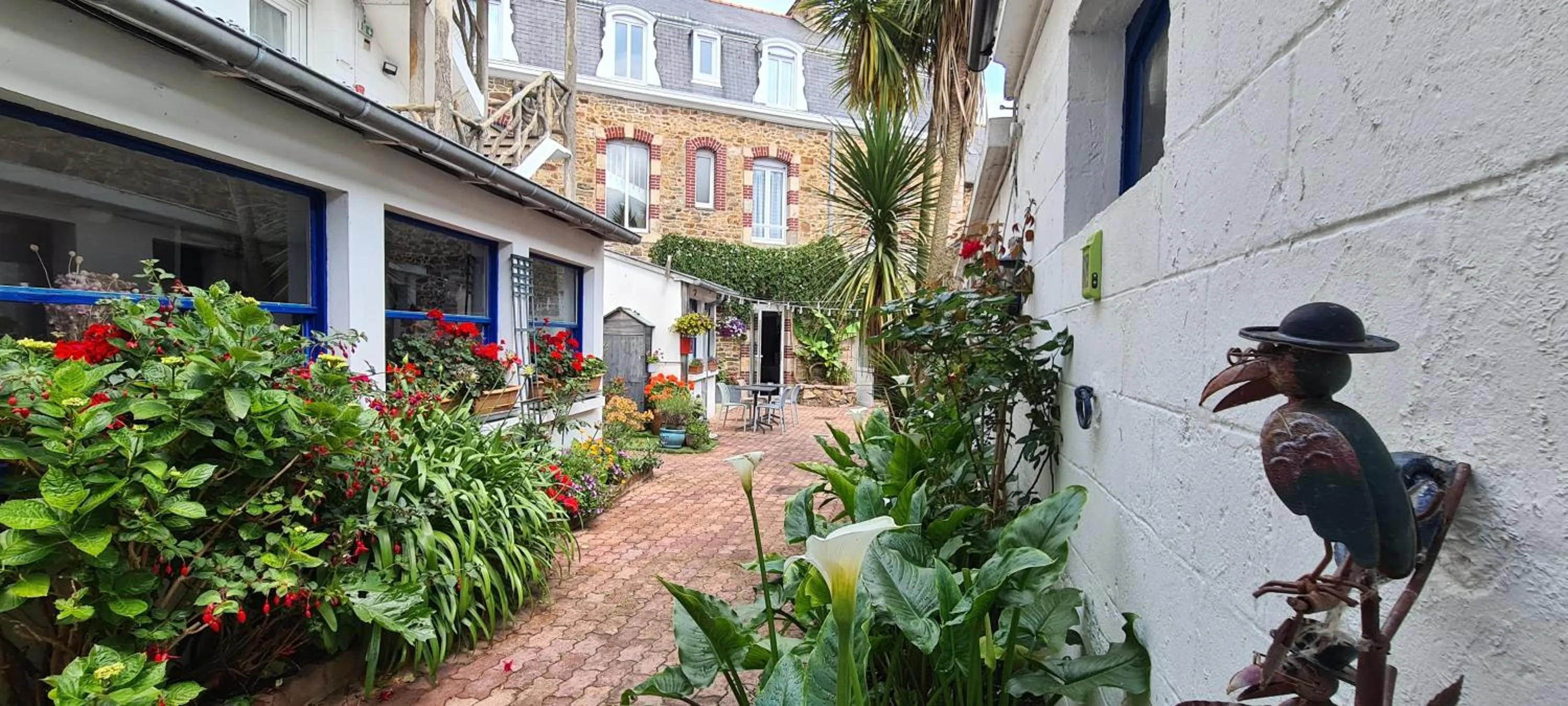 Patio in Hôtel de France