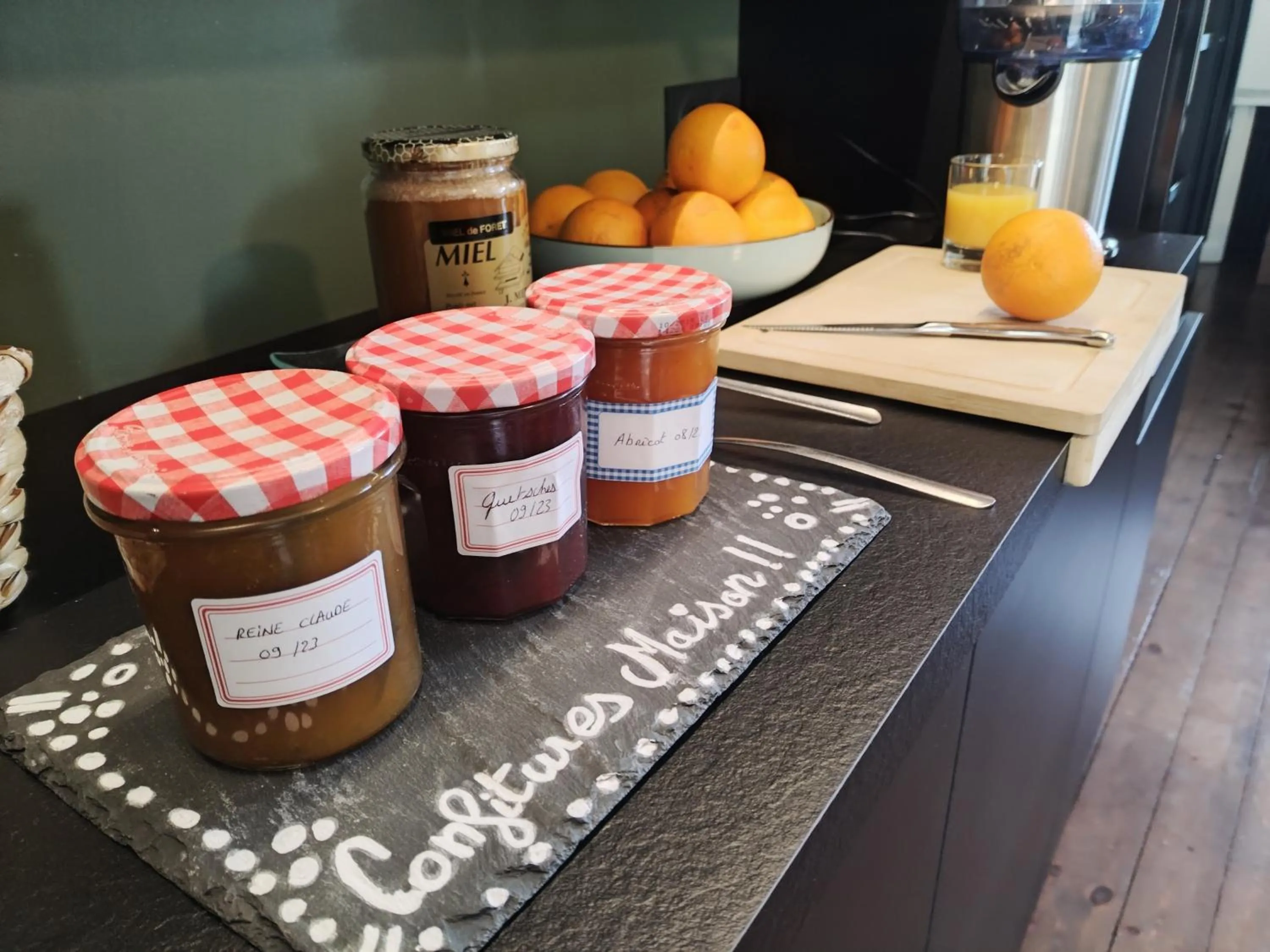 Buffet breakfast in Hôtel de France