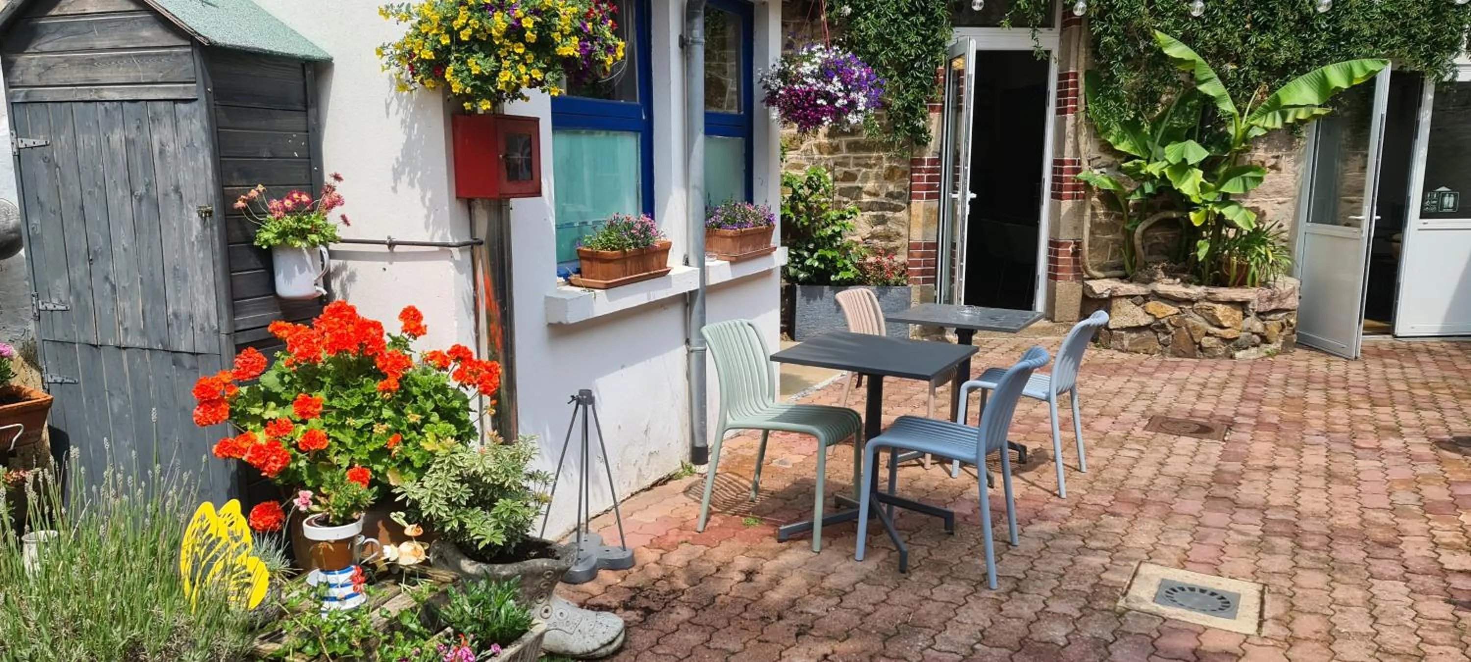 Patio in Hôtel de France