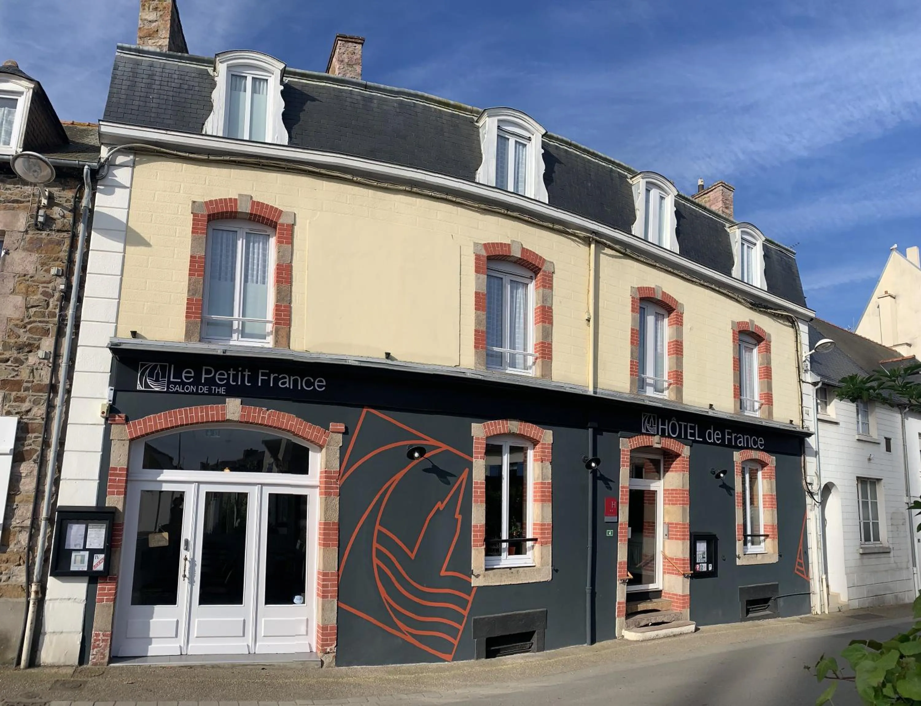 Property building in Hôtel de France