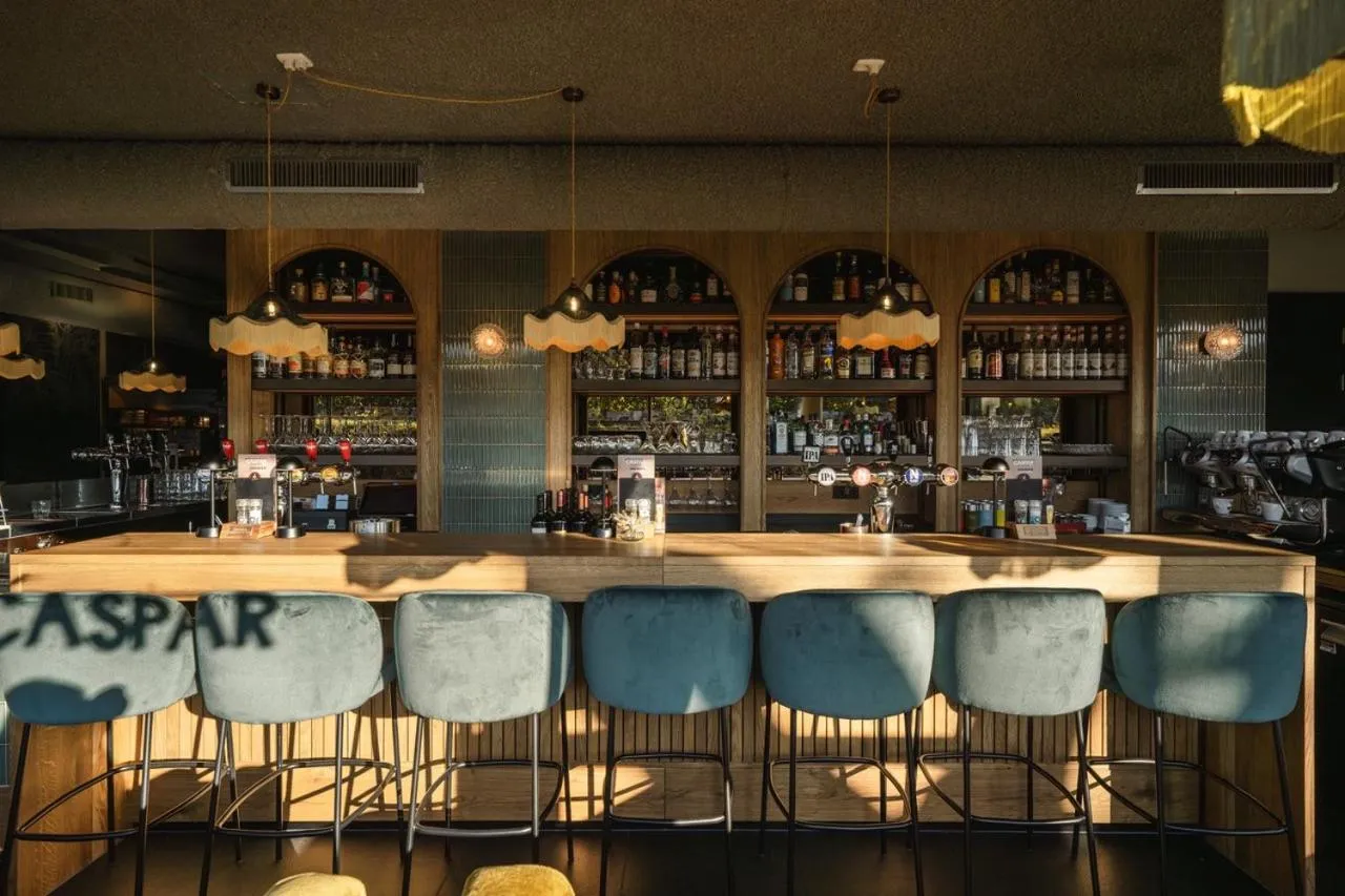 Restaurant/places to eat in Design Hotel Modez