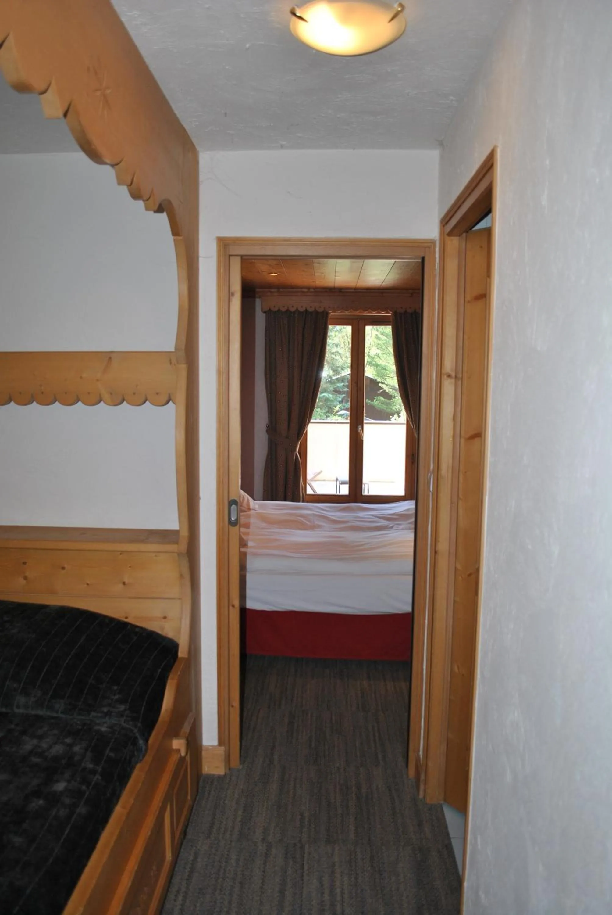 Photo of the whole room, Bed in Oustalet