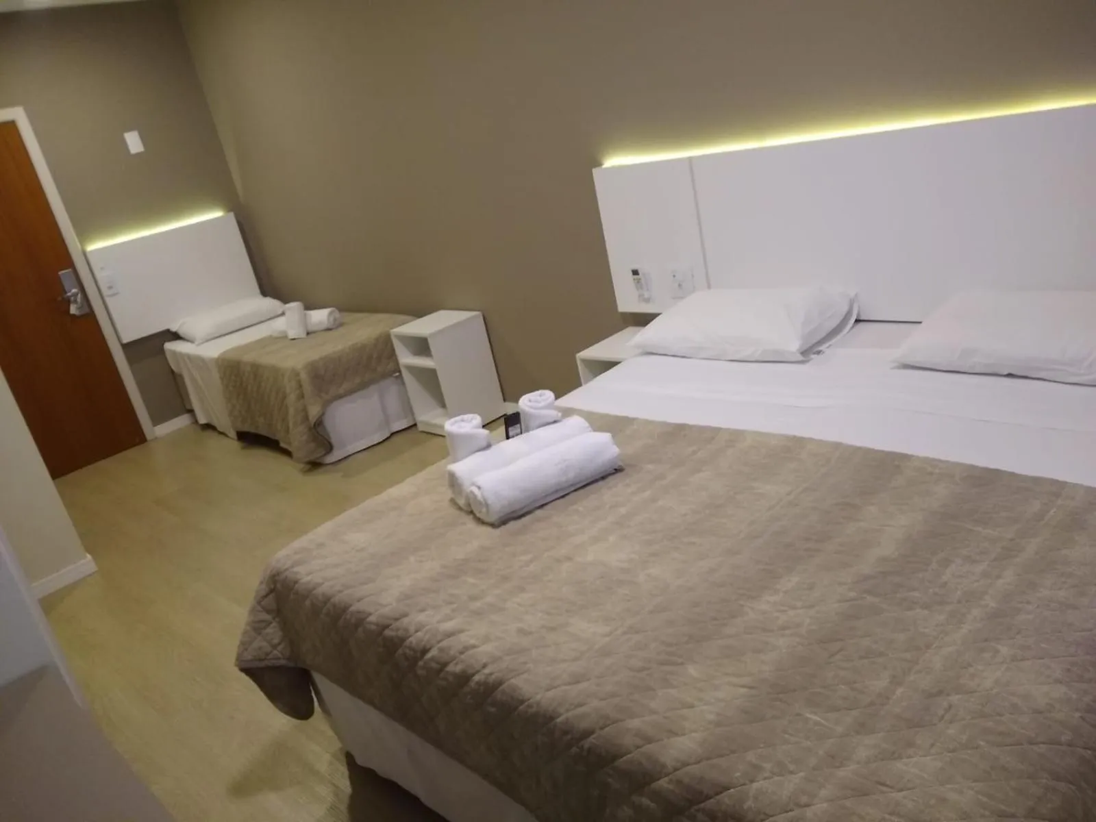 Bed in Caravaggio Praia Hotel