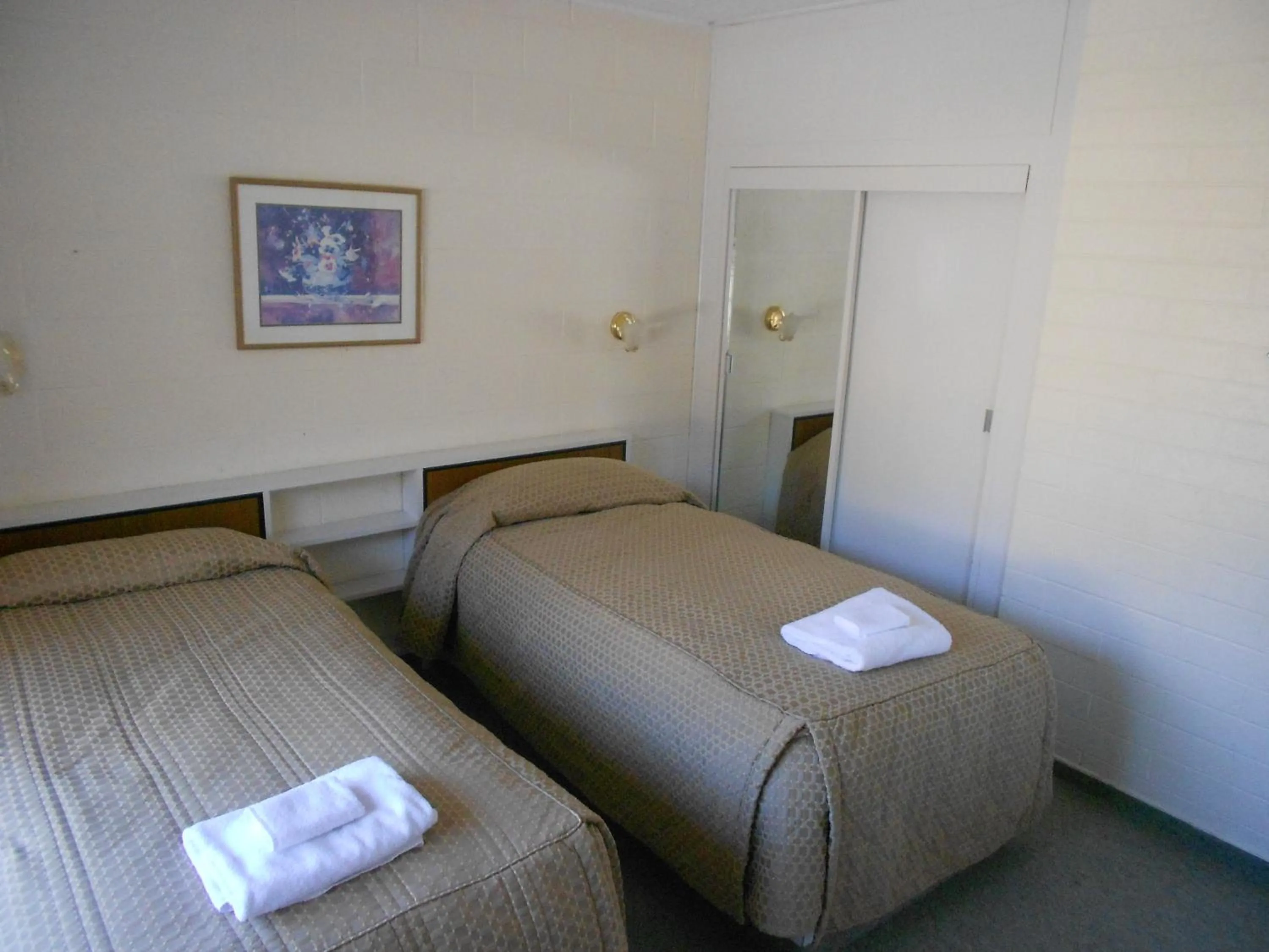 Bedroom, Bed in Panorama Court