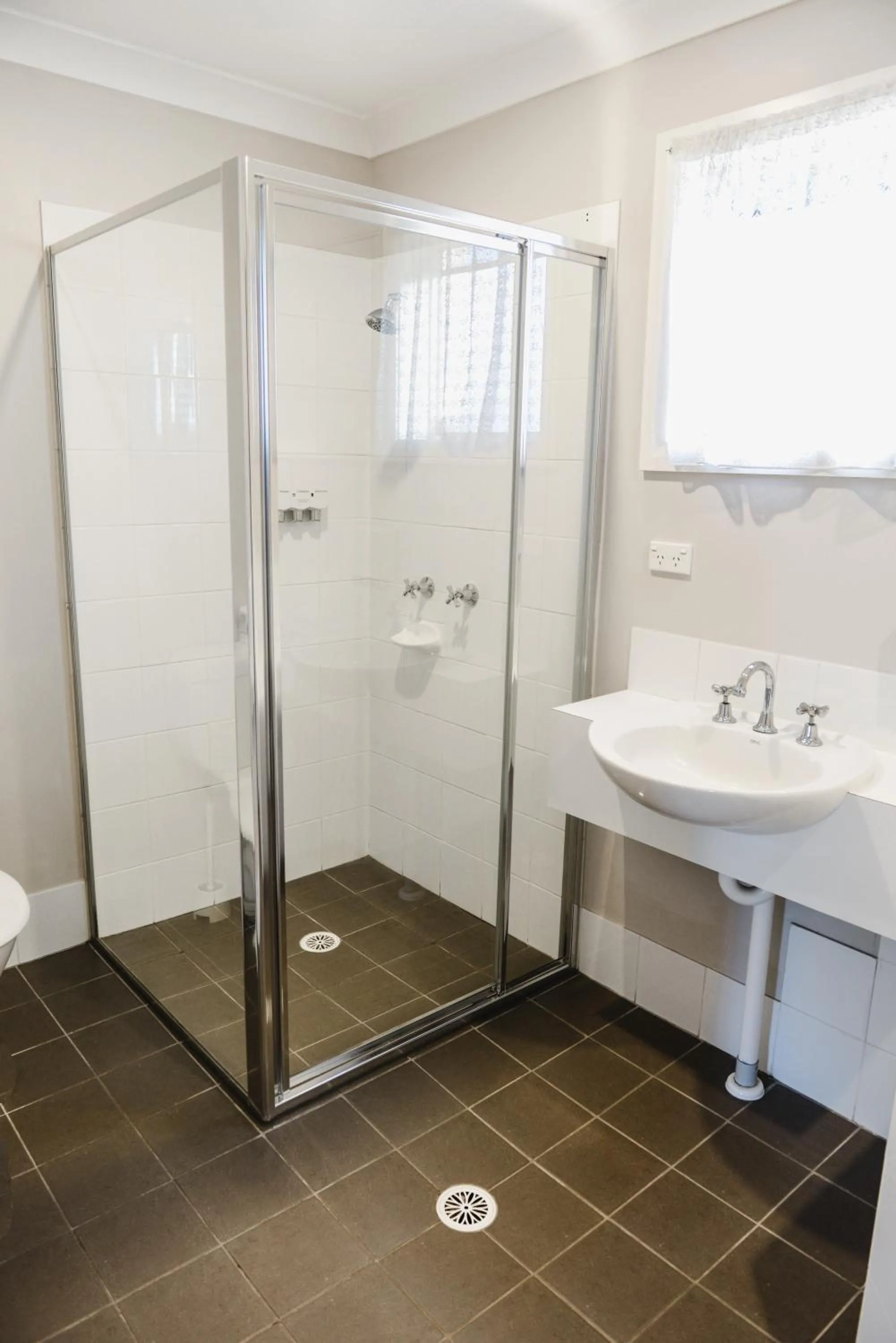 Shower in Balan Village Motel