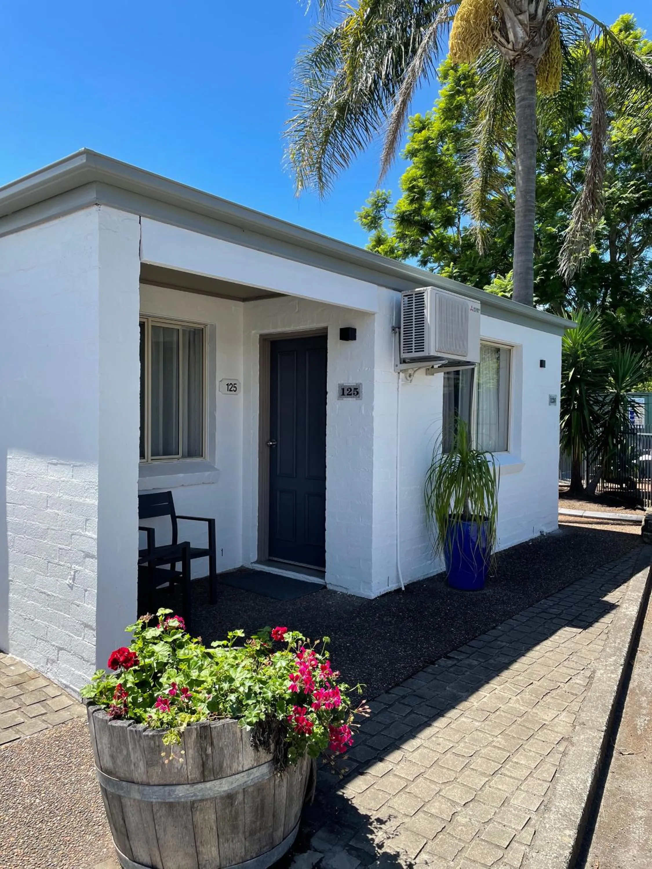 Spring in Balan Village Motel