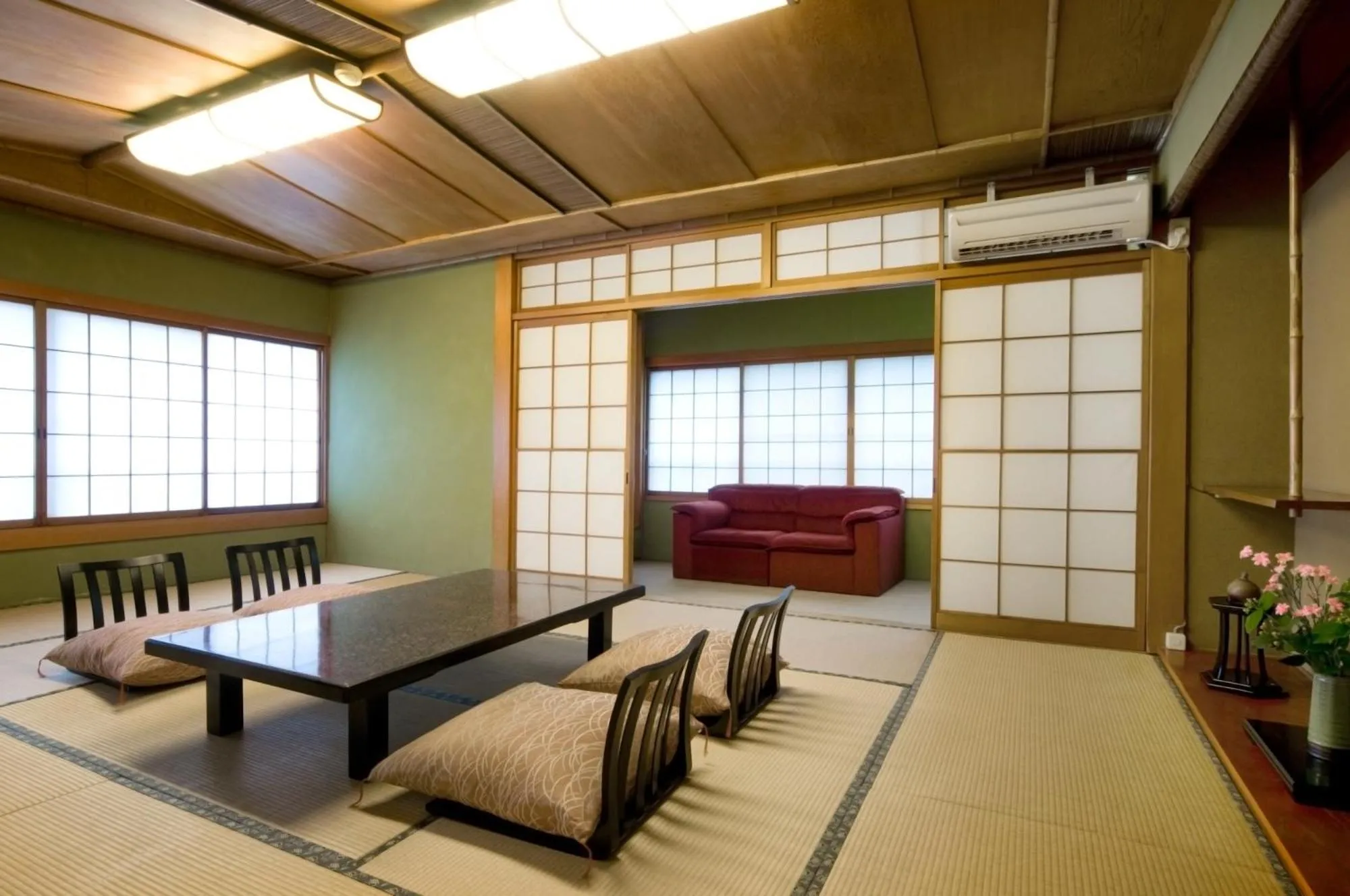 Photo of the whole room in Izumi-so