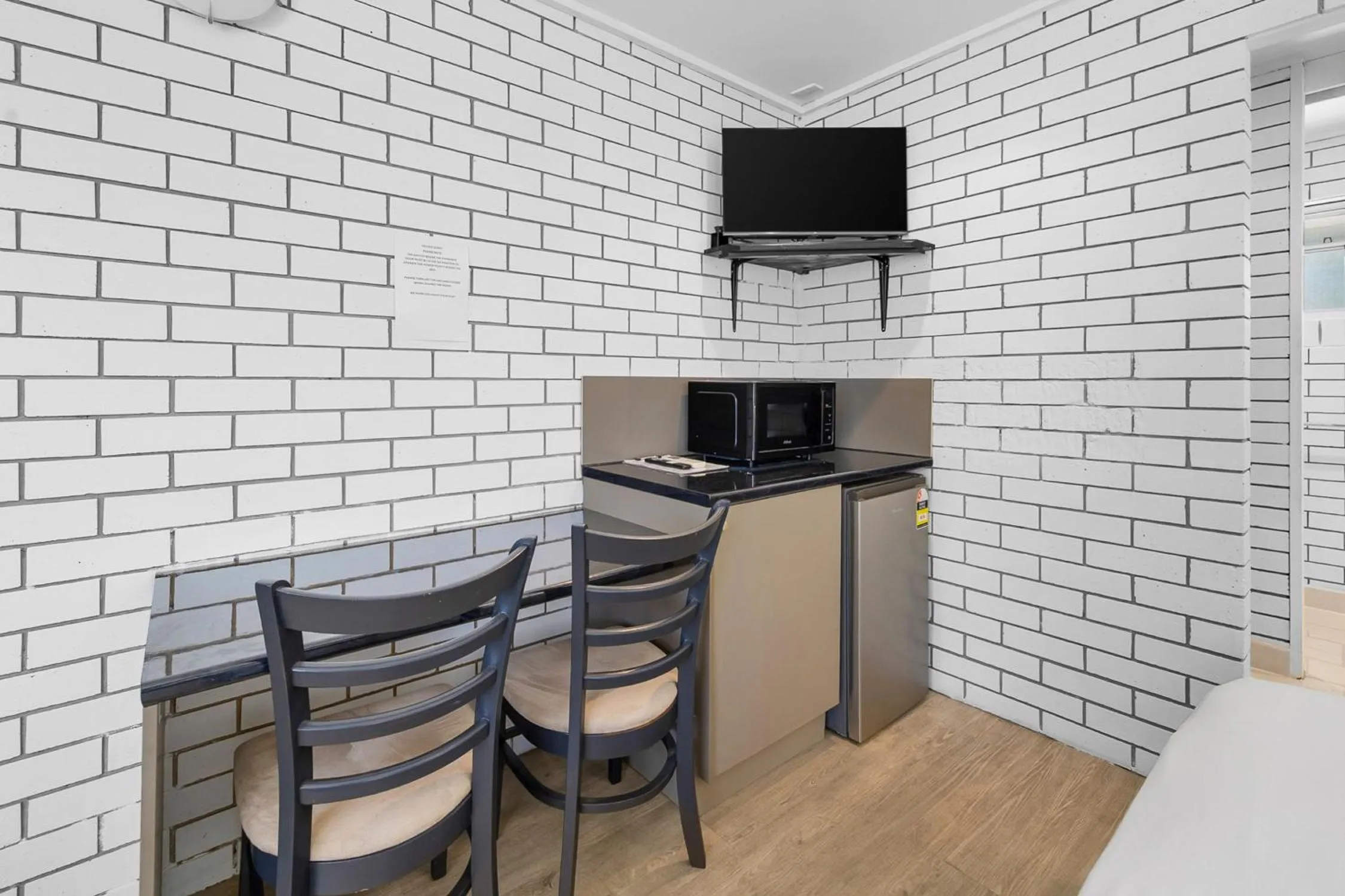 Pacific Paradise Airport Motel