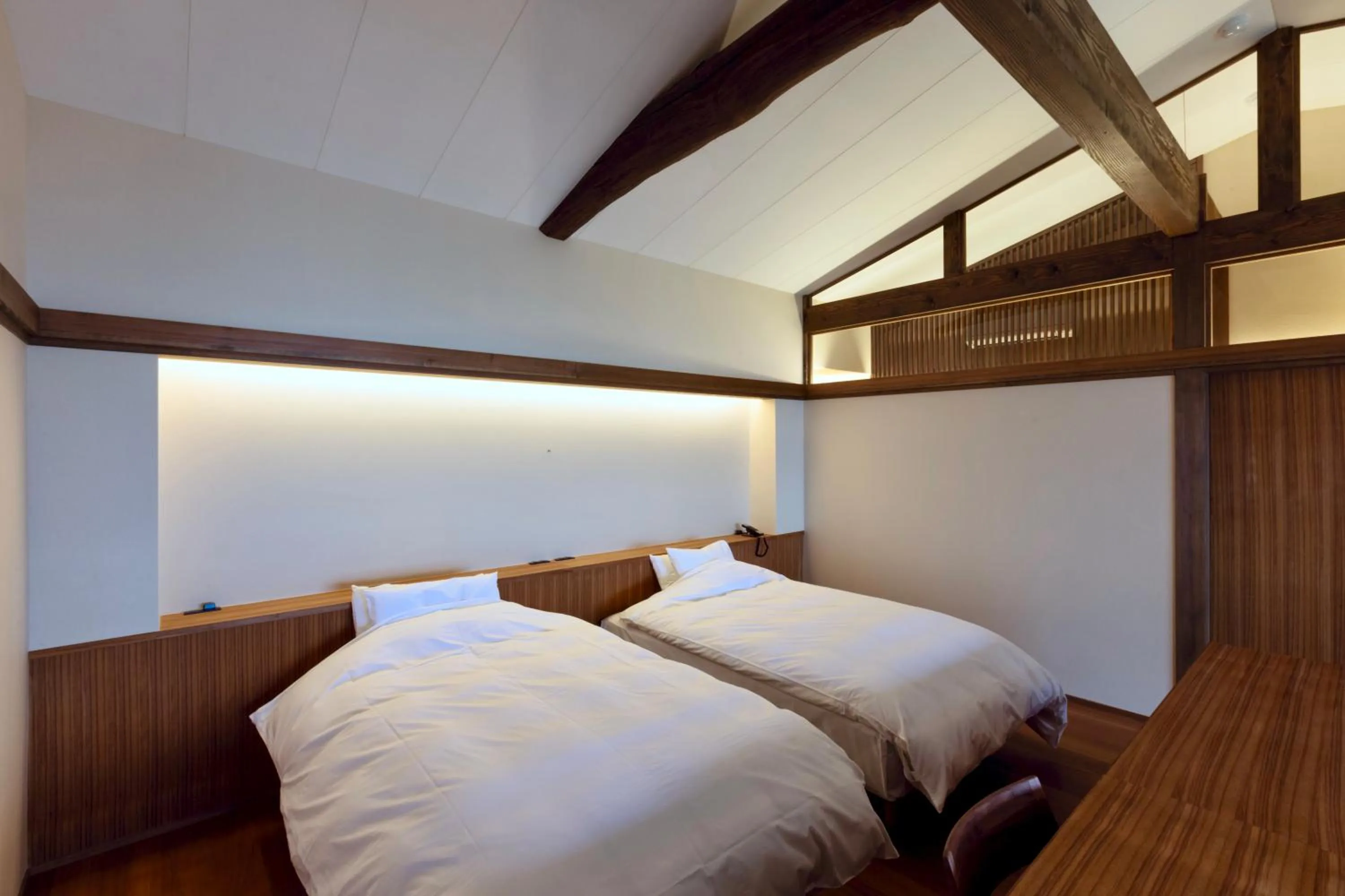 Photo of the whole room, Bed in Genmyoan