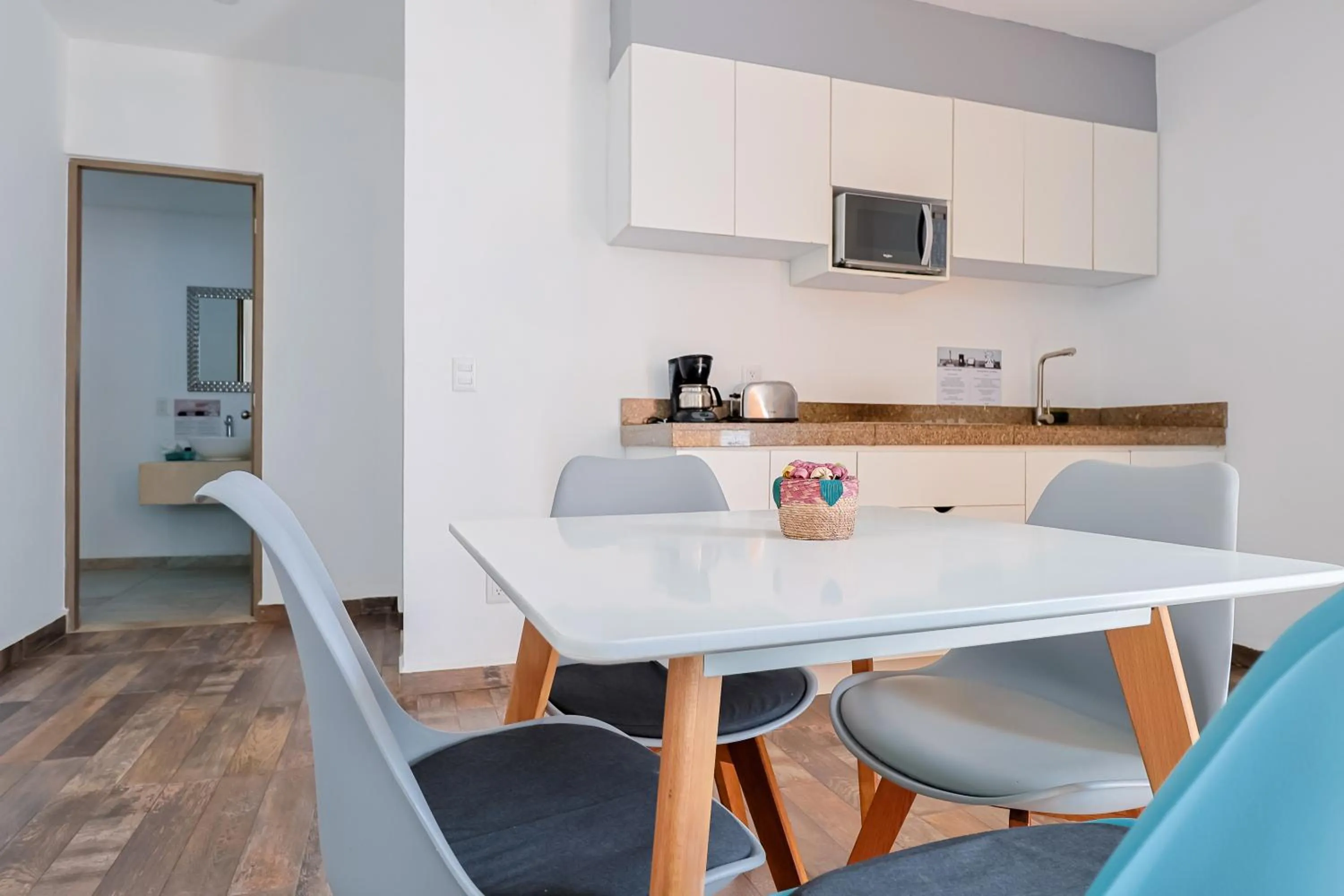 Dining area in Arkana 9 Suites by Grupo Amber