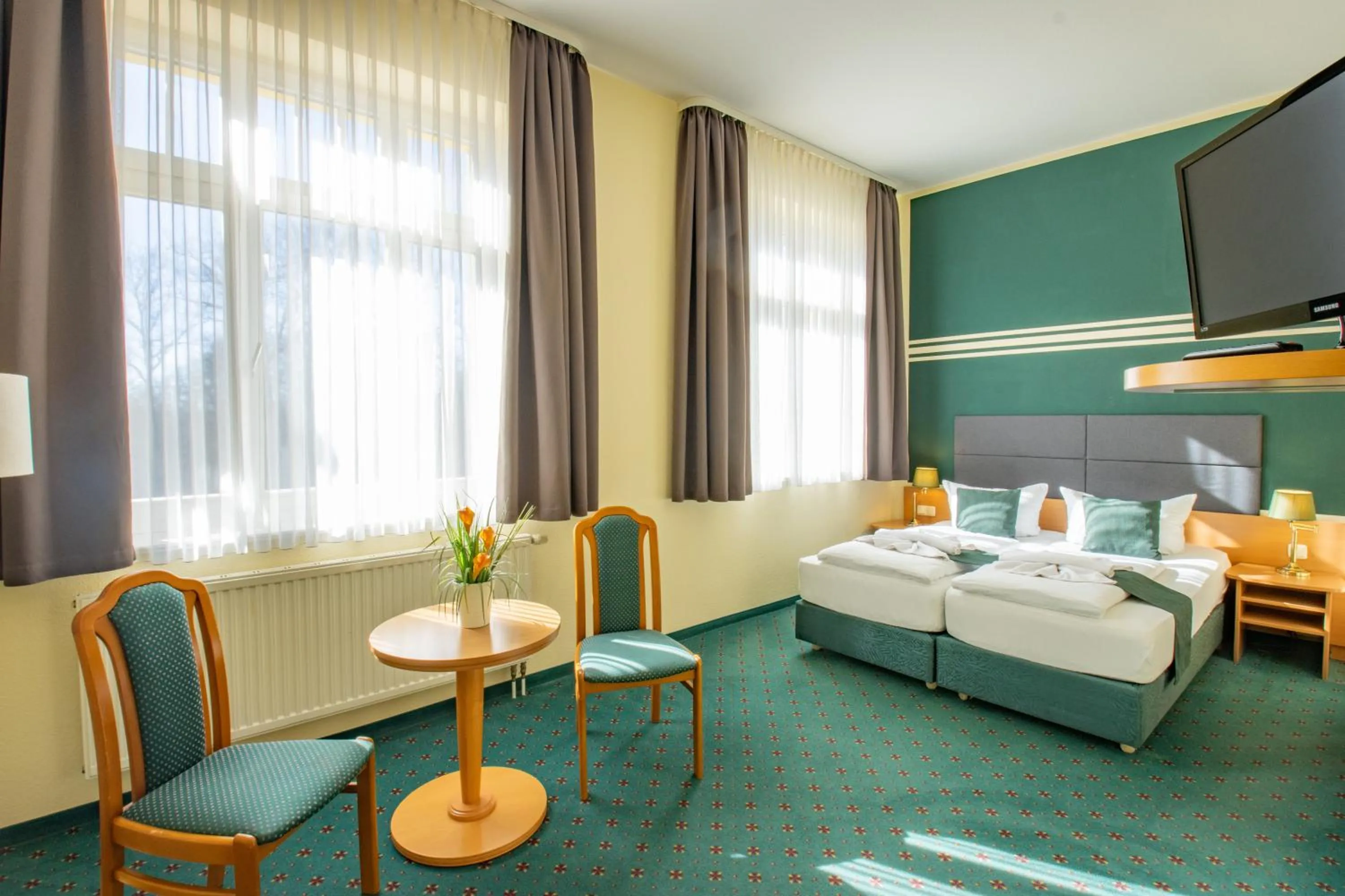 Photo of the whole room, Bed in Ferien Hotel Villa Südharz