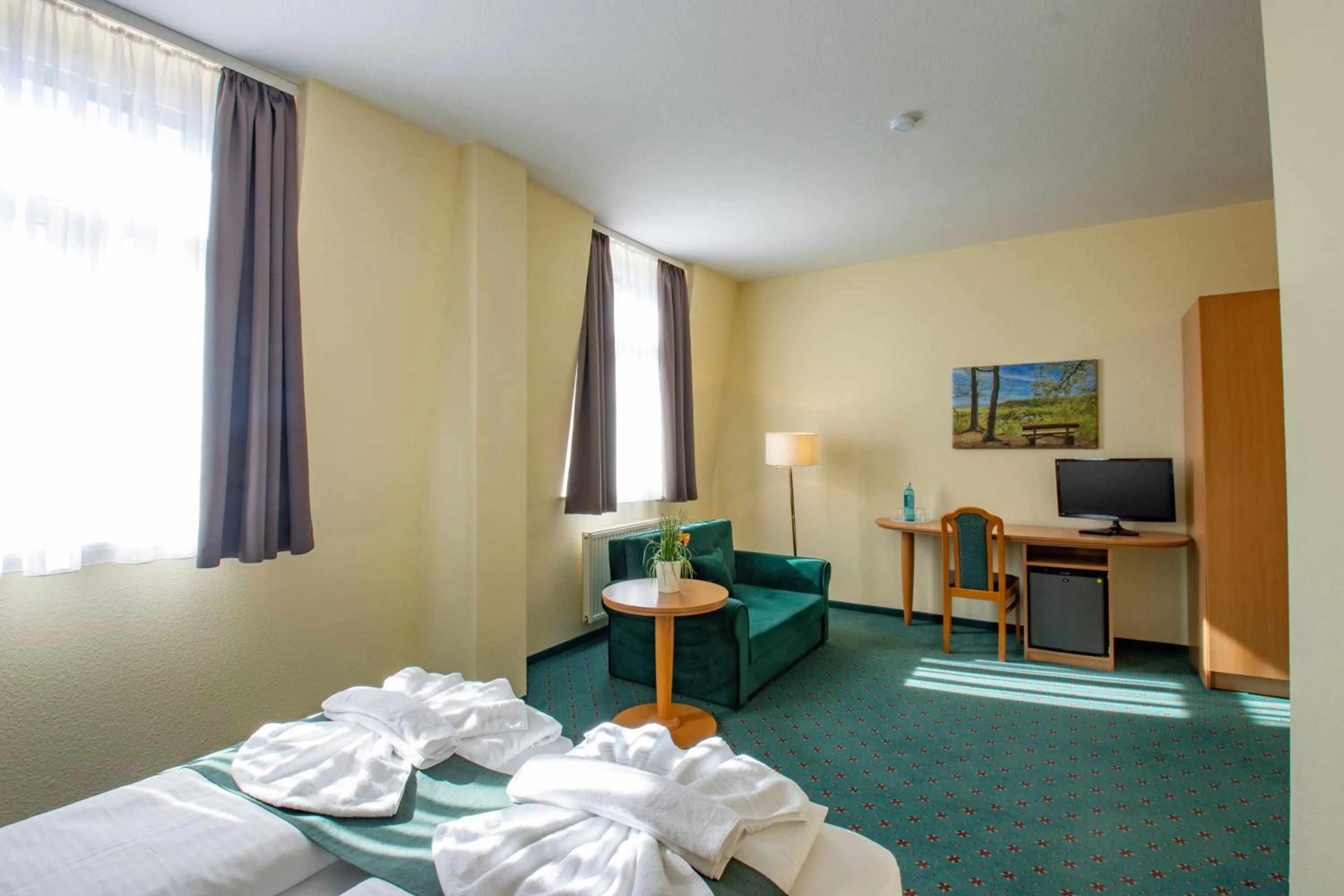 Photo of the whole room, Bed in Ferien Hotel Villa Südharz