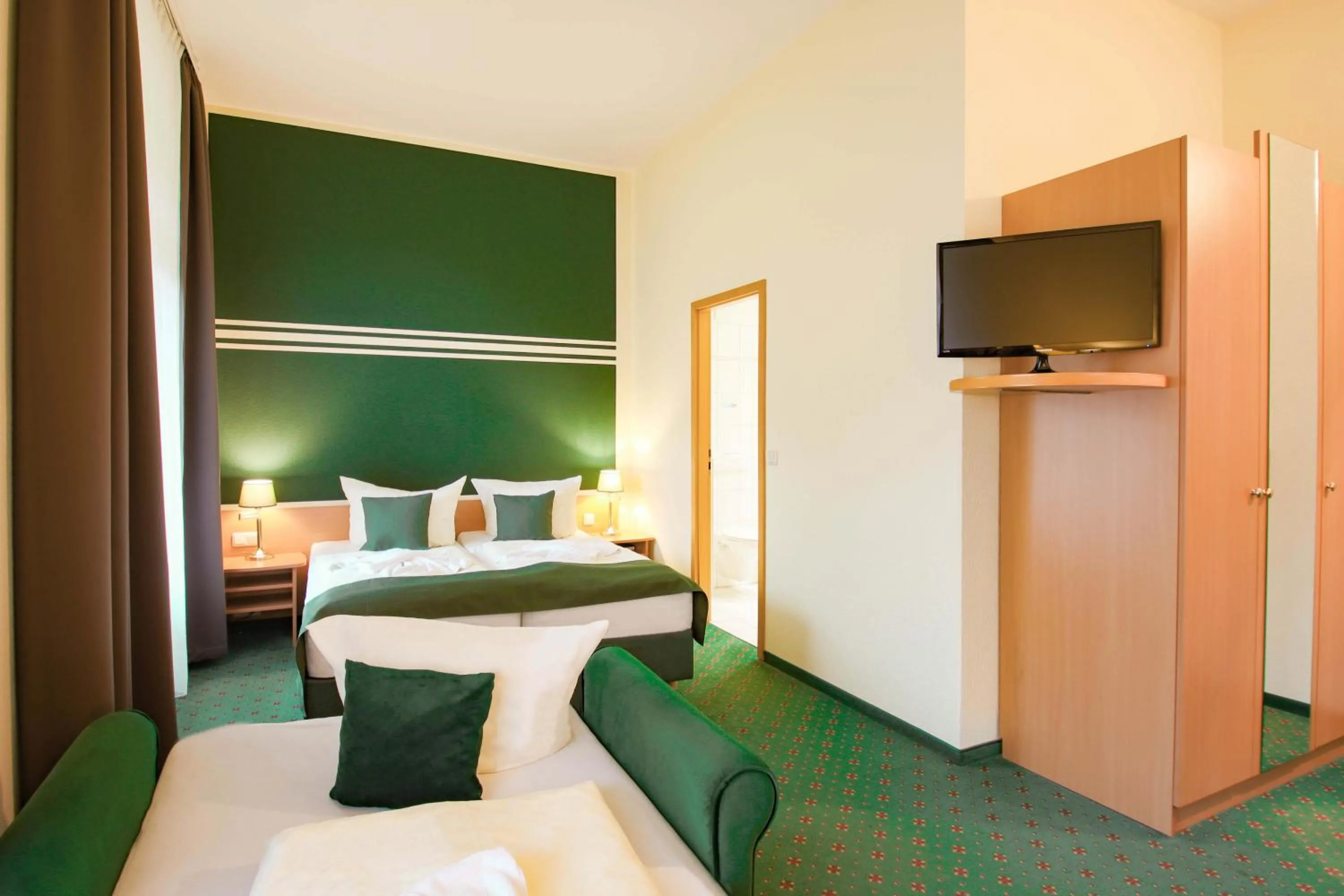 Photo of the whole room, Bed in Ferien Hotel Villa Südharz