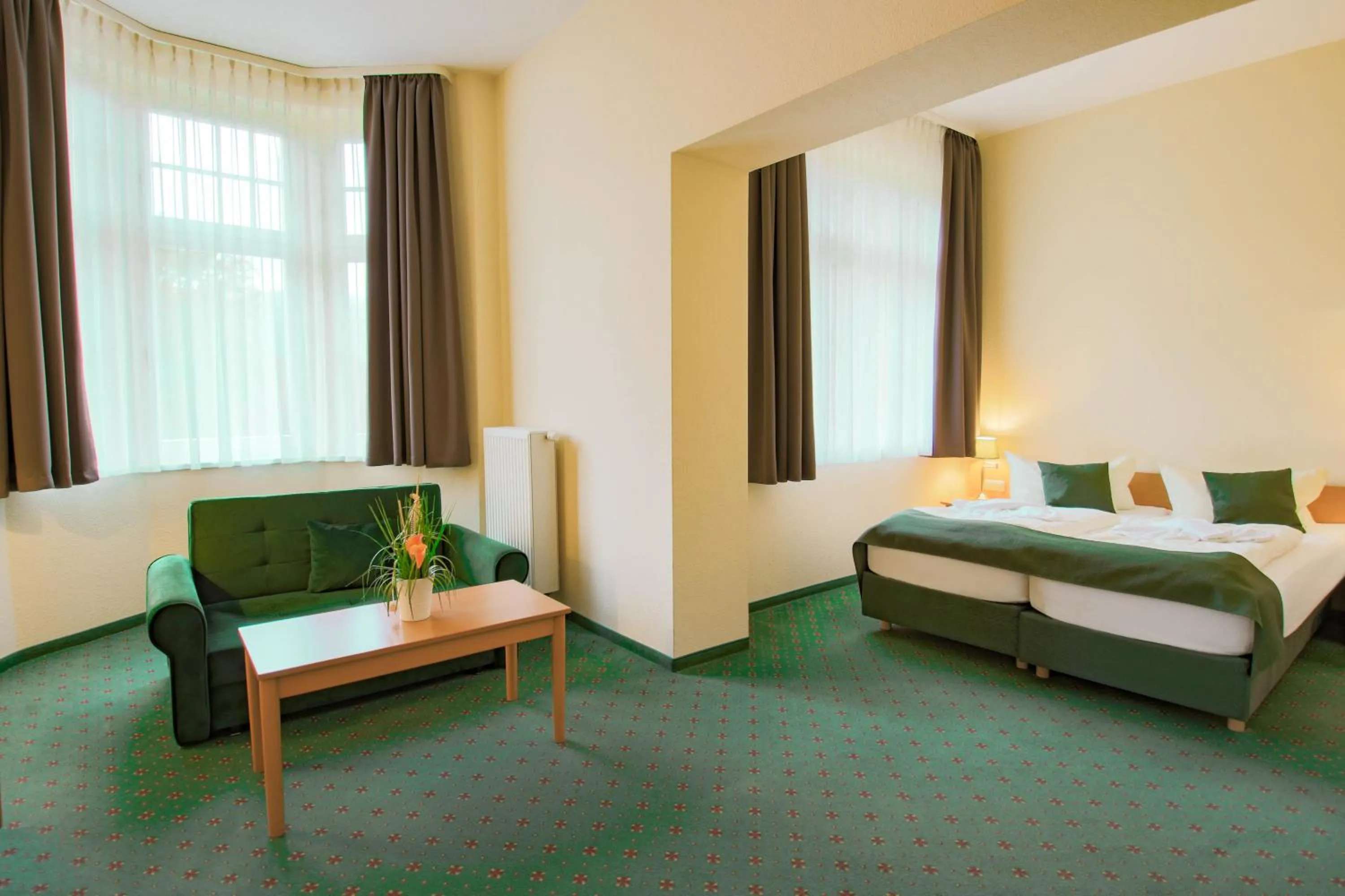 Photo of the whole room, Bed in Ferien Hotel Villa Südharz