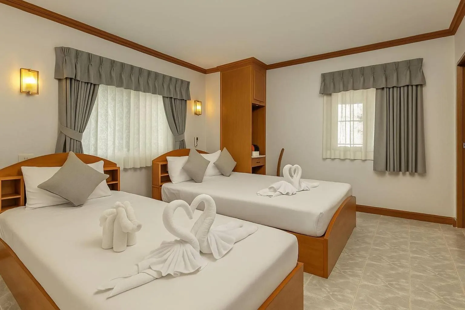 Bedroom, Bed in Break Point Patong Hotel