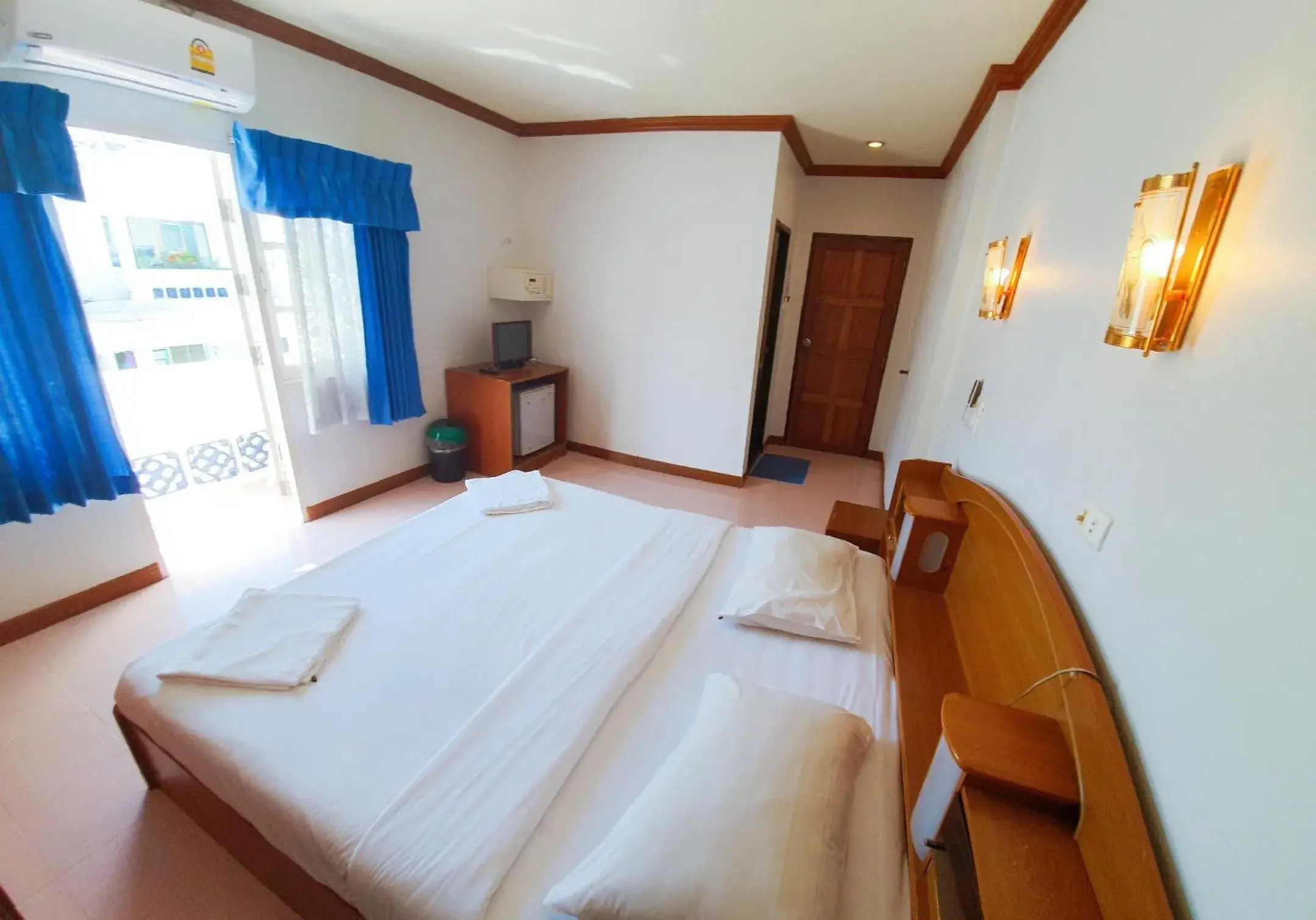 Deluxe Double Room with Balcony in Break Point Hotel Deluxe Double Room with Balcony in Break Point Hotel