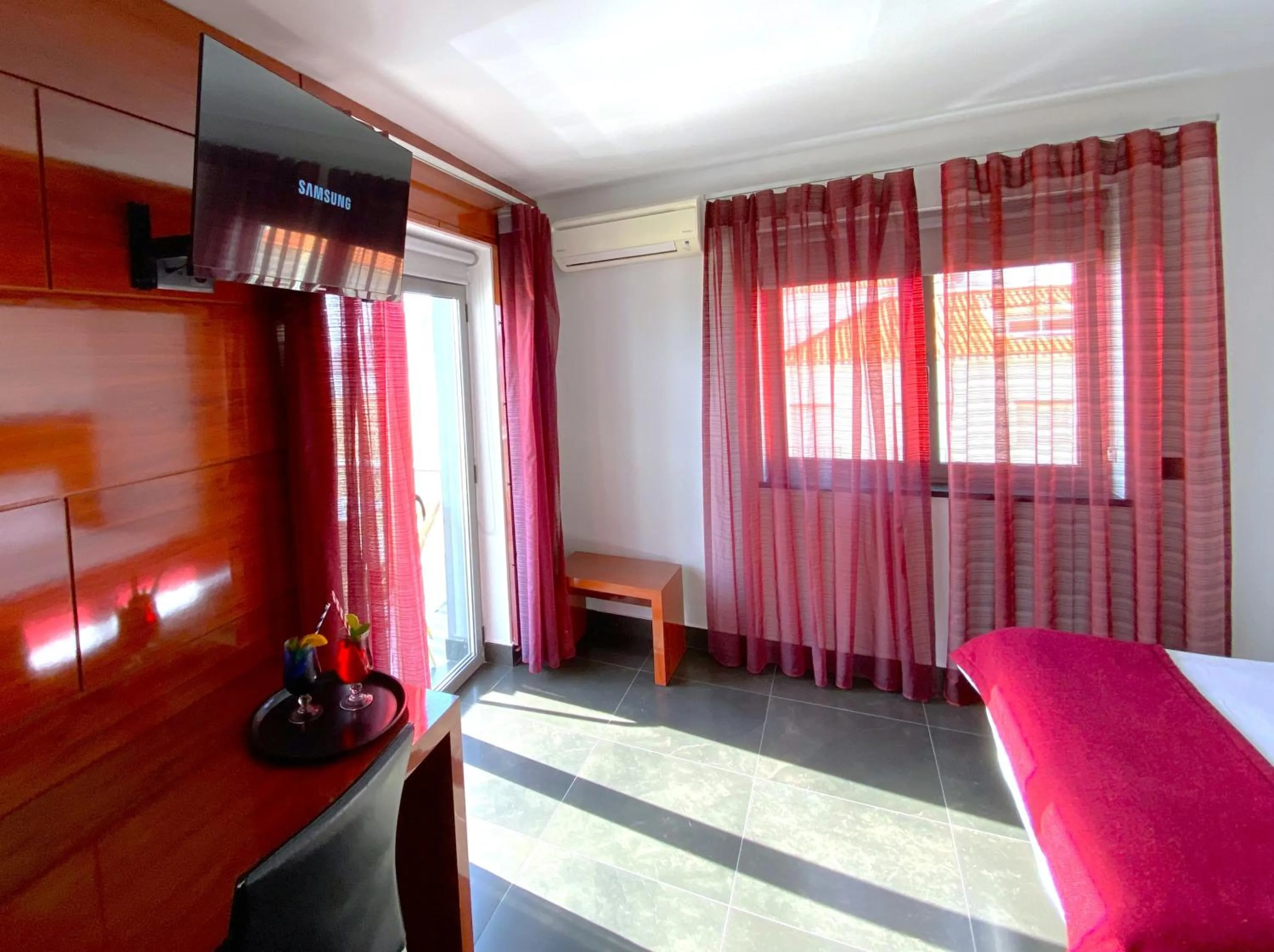 Photo of the whole room, Bed in Hotel Oceano