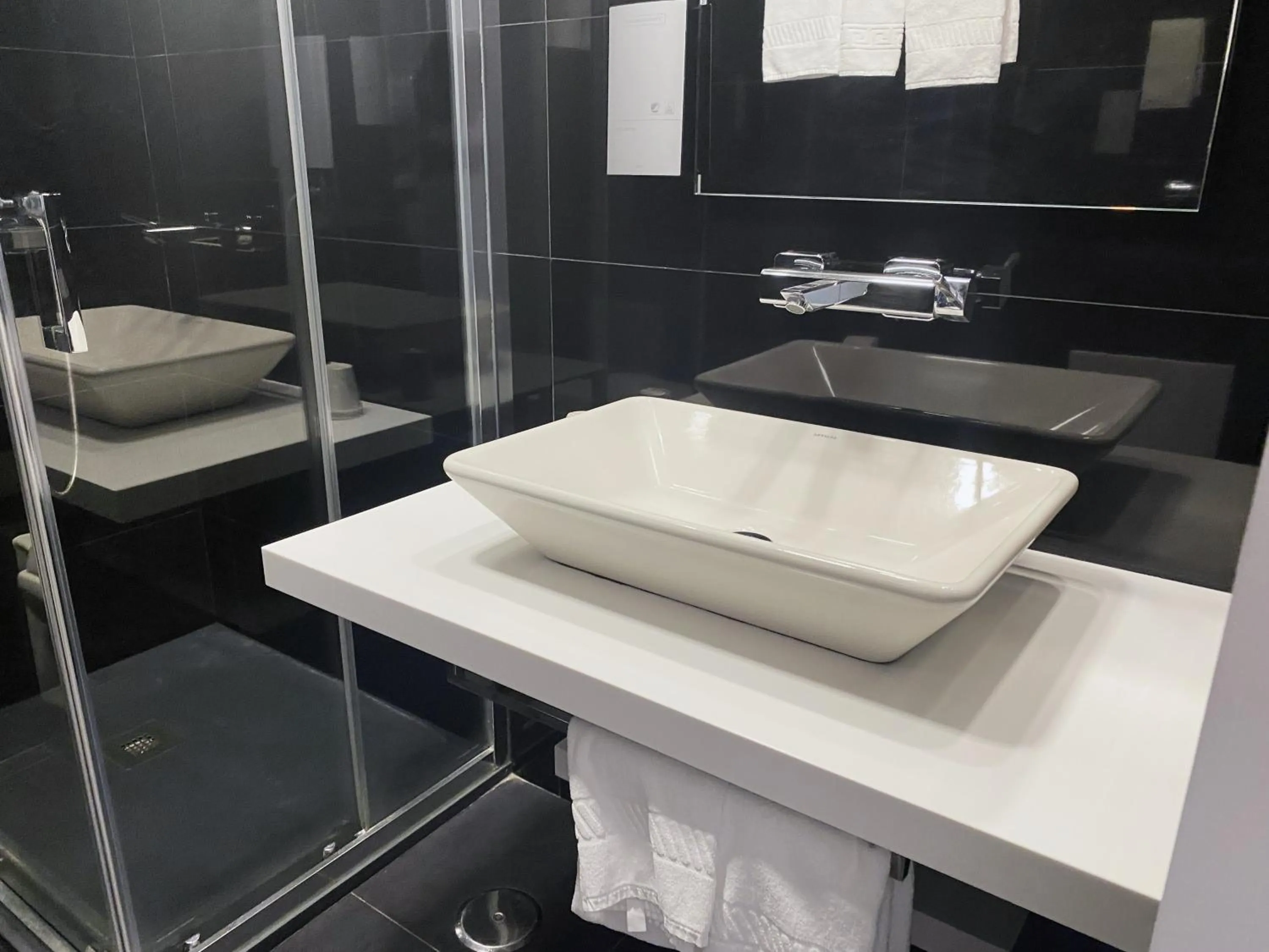 Bathroom in Hotel Oceano