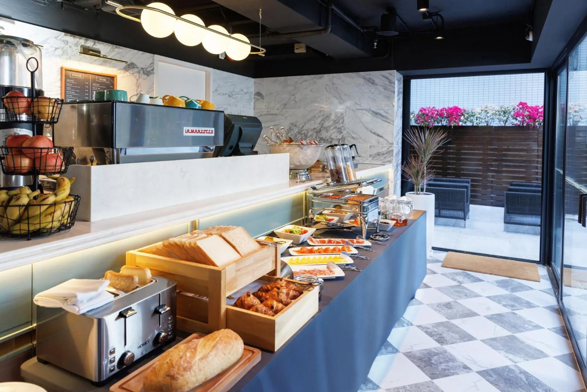 Restaurant/places to eat in Hotel Madera Hong Kong