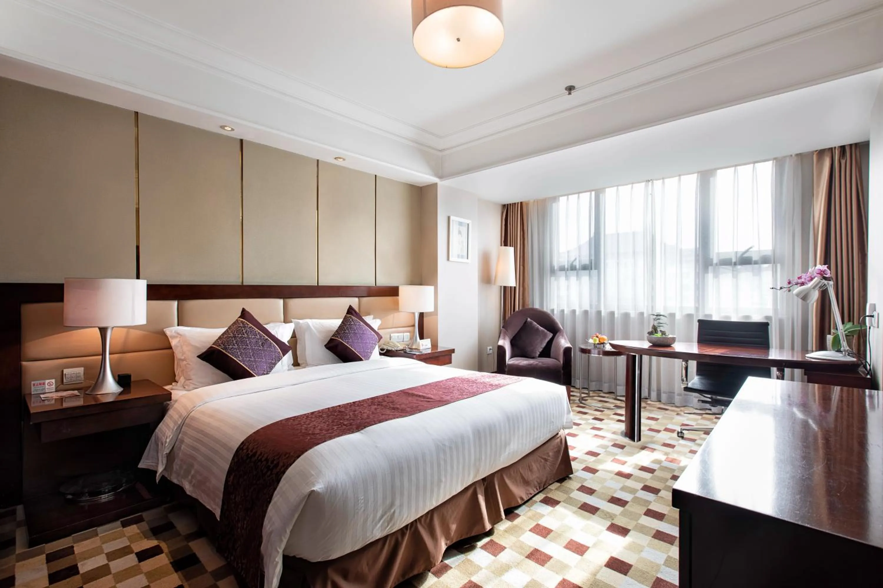 Photo of the whole room, Bed in Jin Jiang West Capital International Hotel