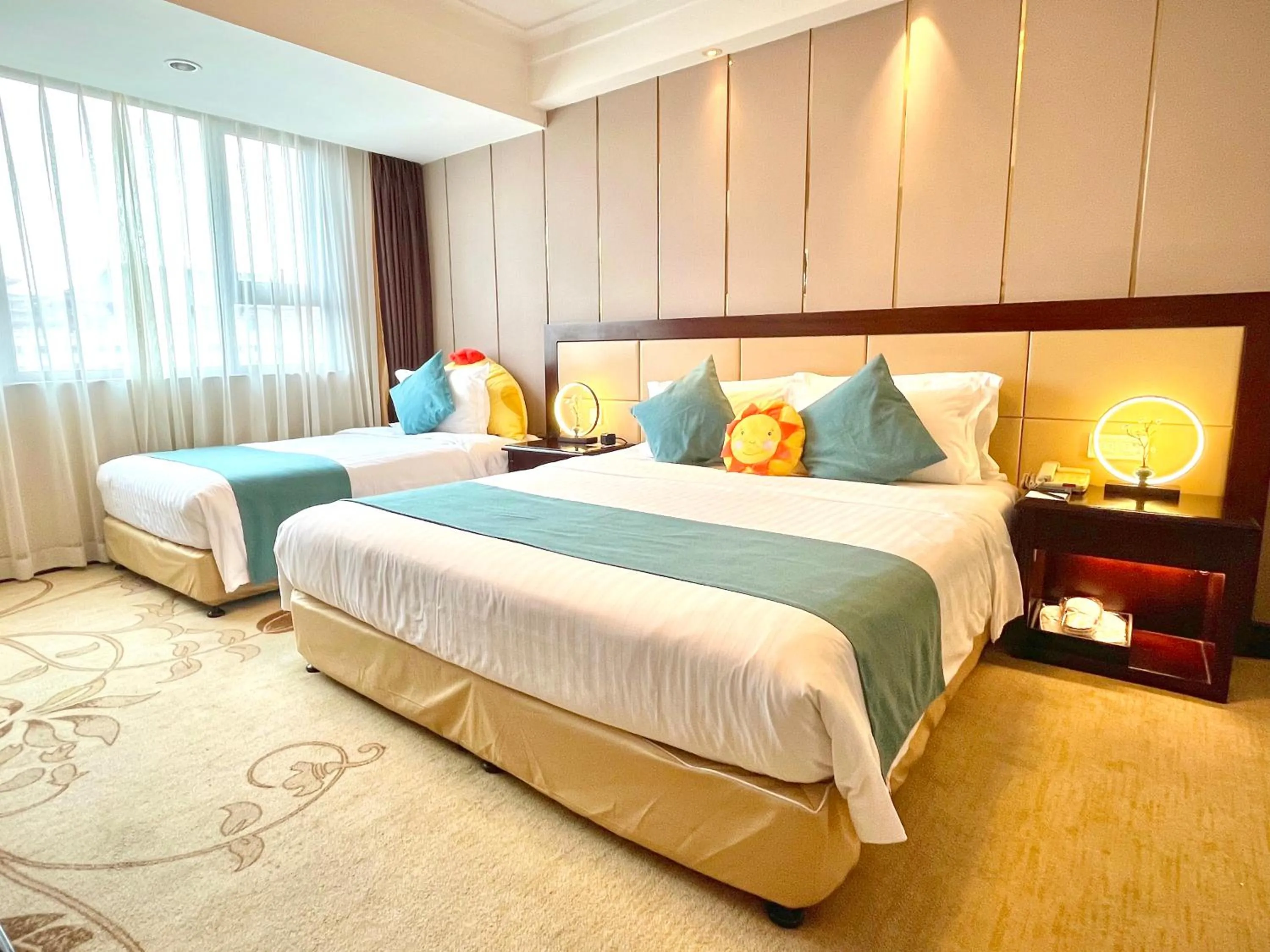 Photo of the whole room, Bed in Jin Jiang West Capital International Hotel