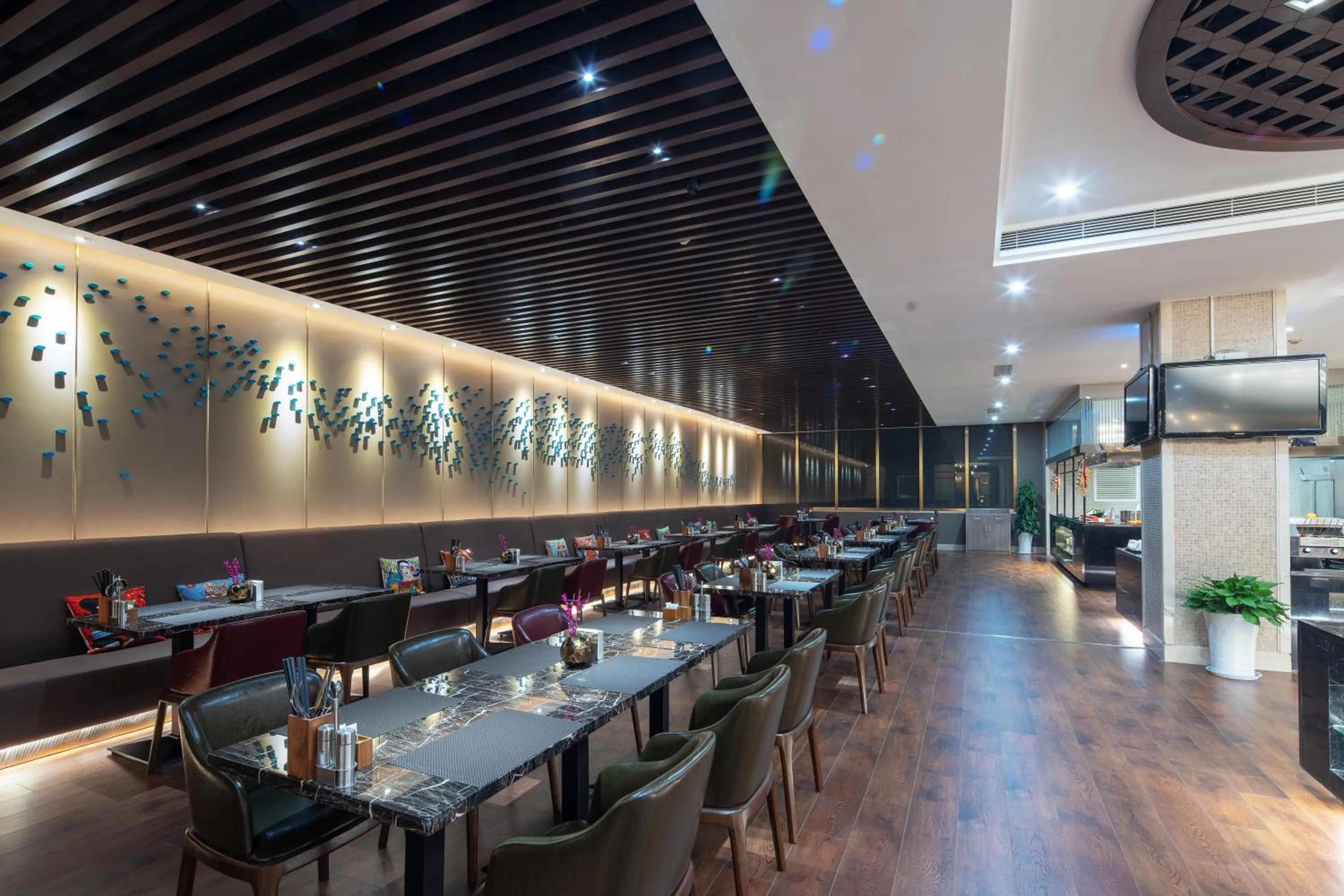 Restaurant/places to eat in Jin Jiang West Capital International Hotel