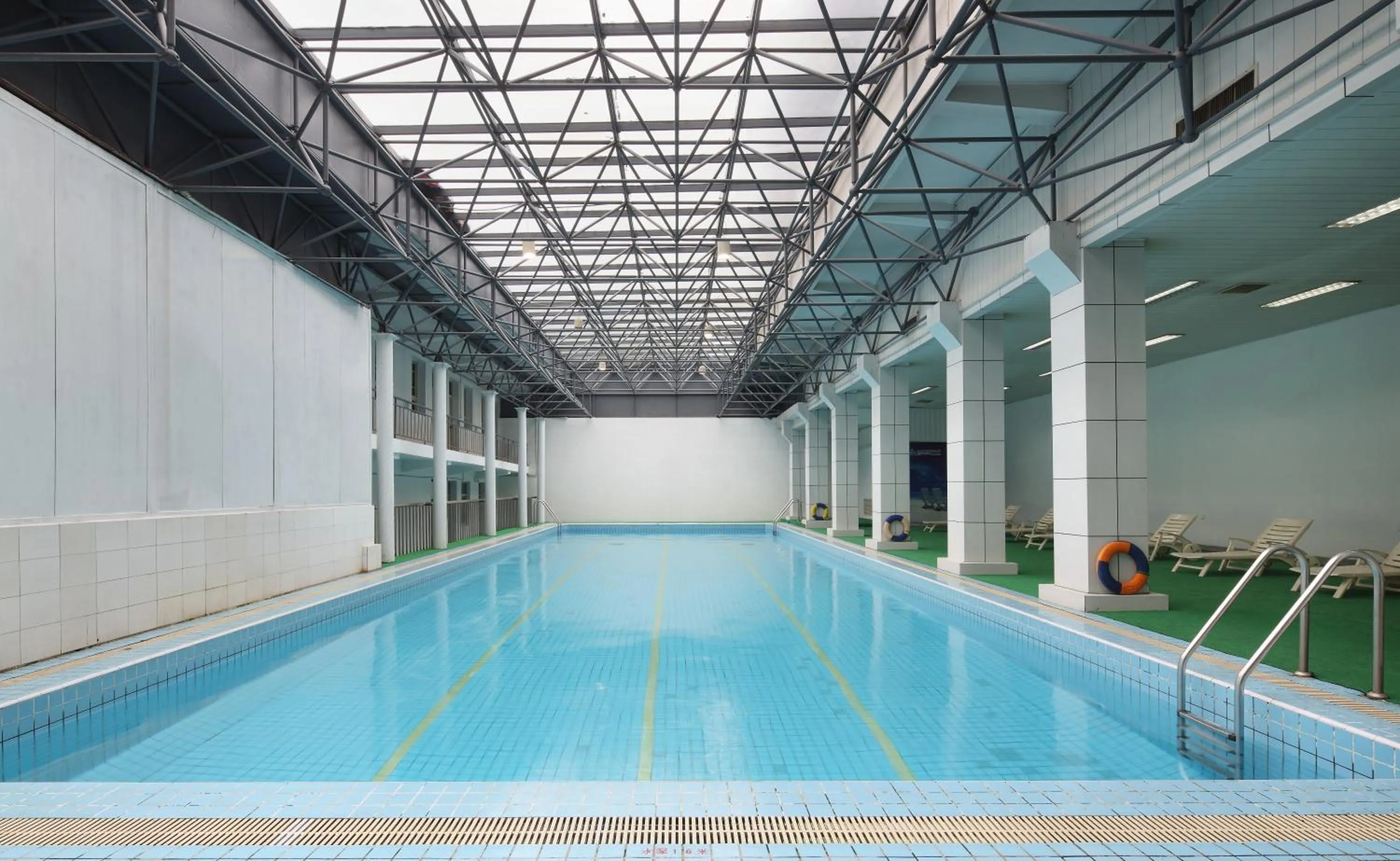 Swimming pool in Jin Jiang West Capital International Hotel