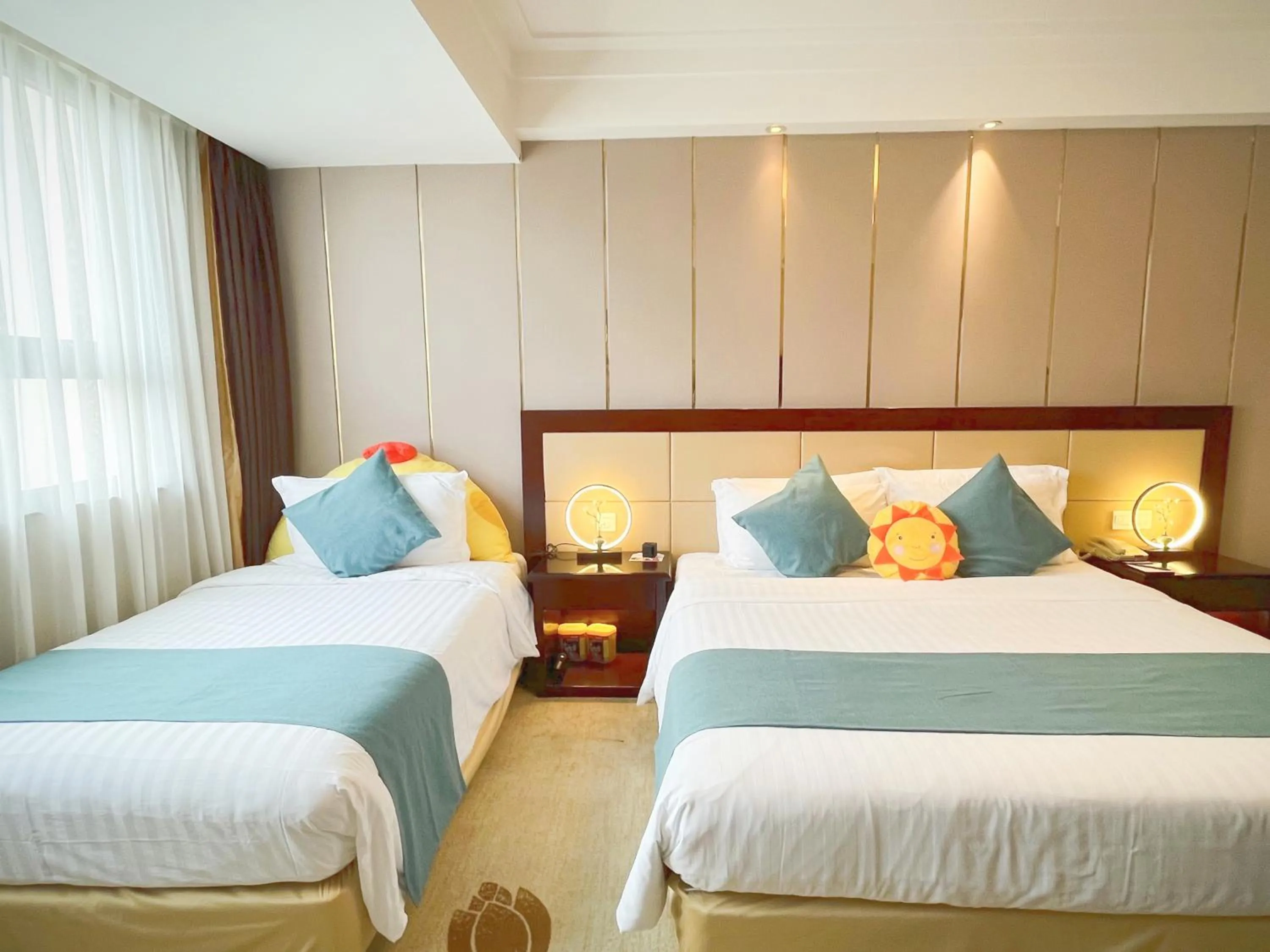 Photo of the whole room, Bed in Jin Jiang West Capital International Hotel